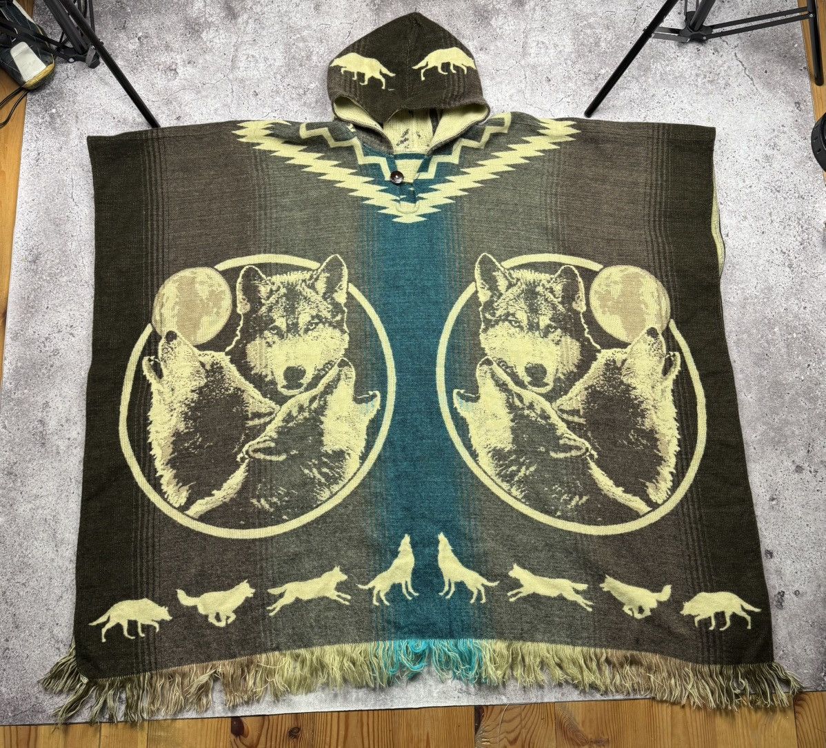 Japanese Brand 🇯🇵OVERPRINTED WOLF FREE SIZE SLEEVE LESS WOLF PONCHOS HOODIES Size US XL / EU 56 / 4 - 5 Thumbnail