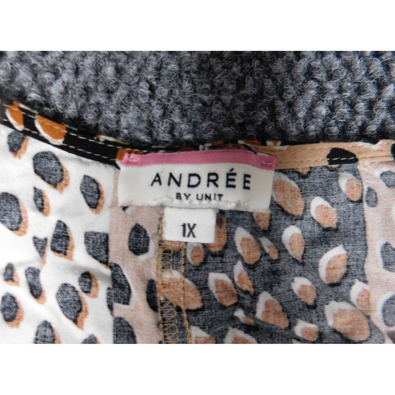 Vintage Andree By Unit Blouse Womens 1X Plus Pullover Animal Print Long Sleeve Collared Rayon Brown Regular Fit Cap Sleeve Button Stretch Casual Fashion Shirt Size XL / US 12-14 / IT 48-50 - 4 Thumbnail