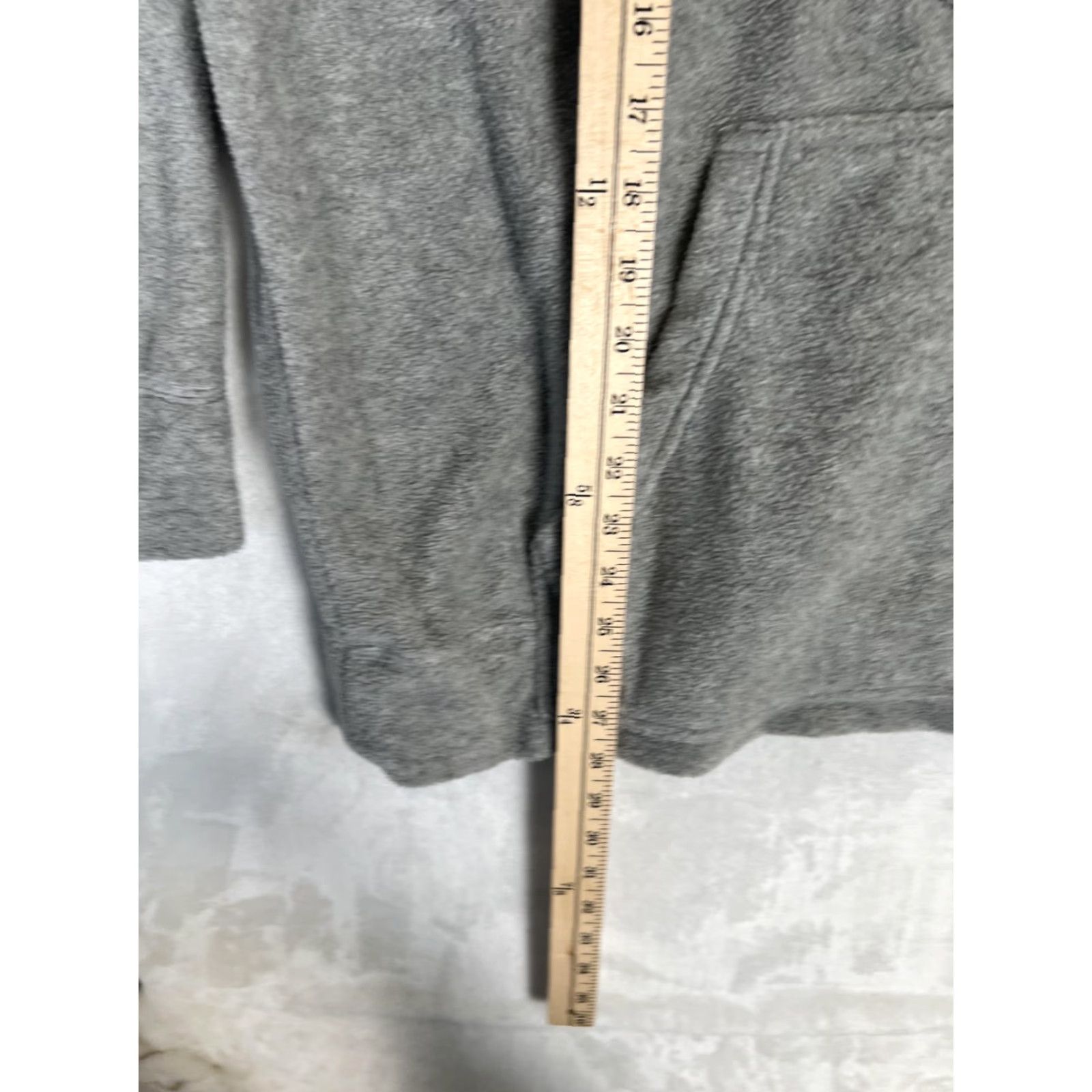 Vintage The Wonderful World of Disney Fleece Hoodie Sweatshirt Womens 2X Mickey Mouse Grau Heather Gray Embroidered Logo Pullover Casual N/A Size XXL / US 16-18 / IT 52-54 - 4 Thumbnail