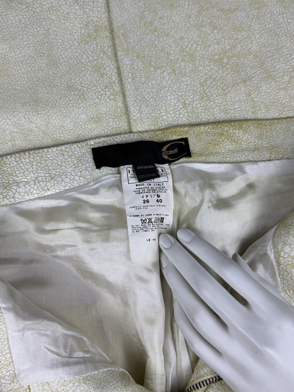 Roberto Cavalli Roberto Cavalli 2000’s Cracked Leather Flared Biker Pants Size 27" / US 4 / IT 40 - 15 Thumbnail