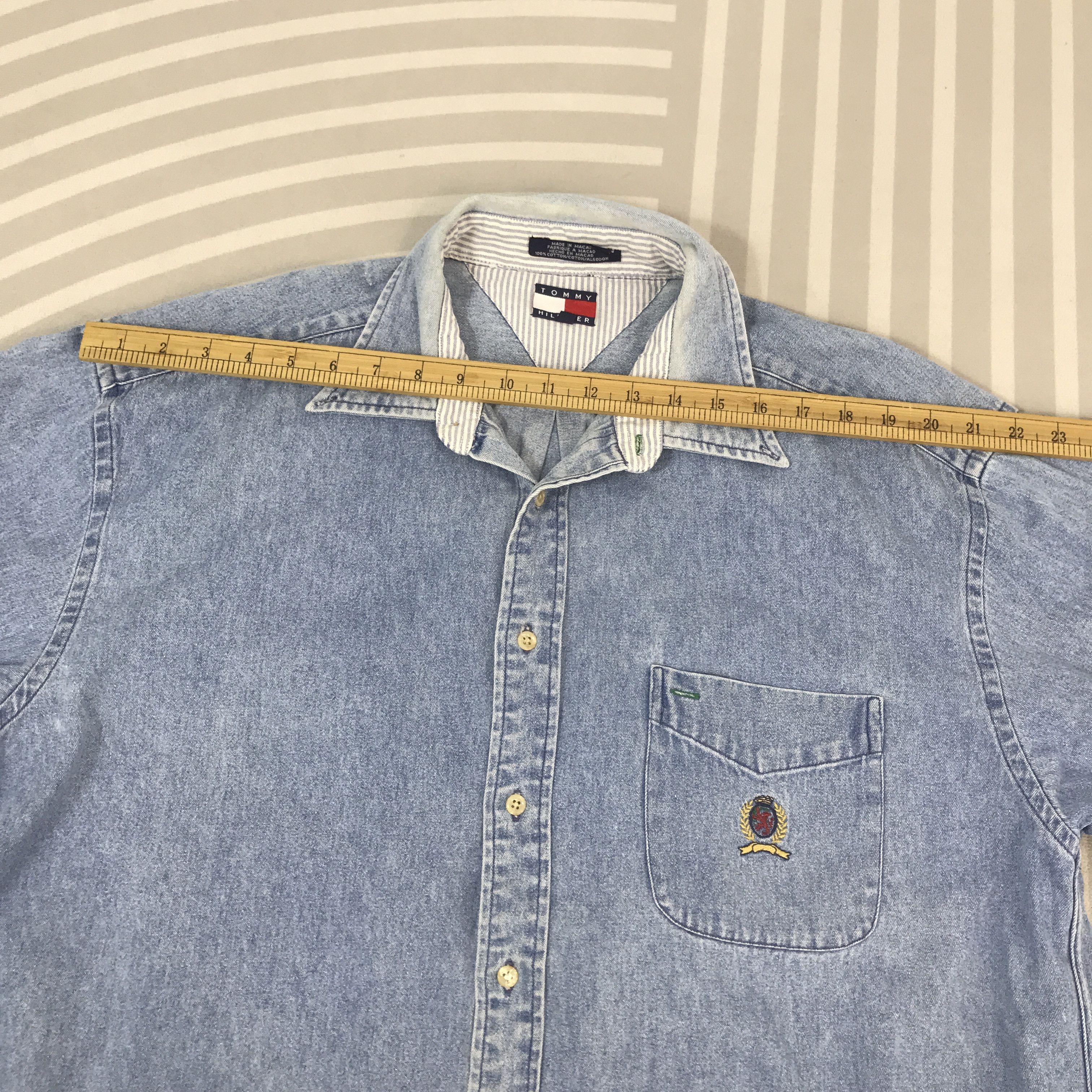 Tommy Hilfiger Vintage Tommy Hilfiger denim button up shirt K44B58 Size US L / EU 52-54 / 3 - 5 Thumbnail