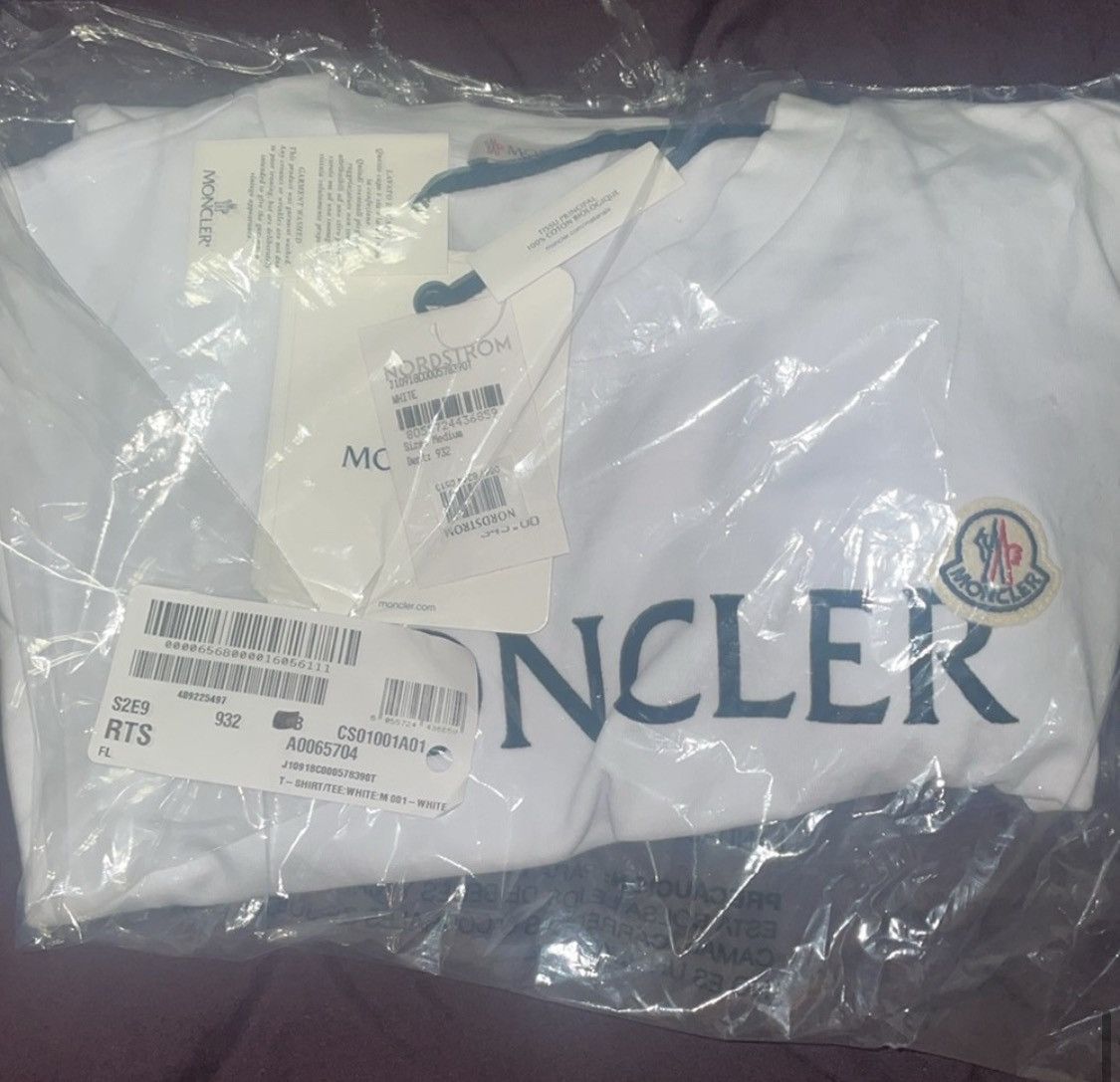 Moncler Moncler Logo Cotton Graphic T-Shirt Size US M / EU 48-50 / 2 - 11 Thumbnail
