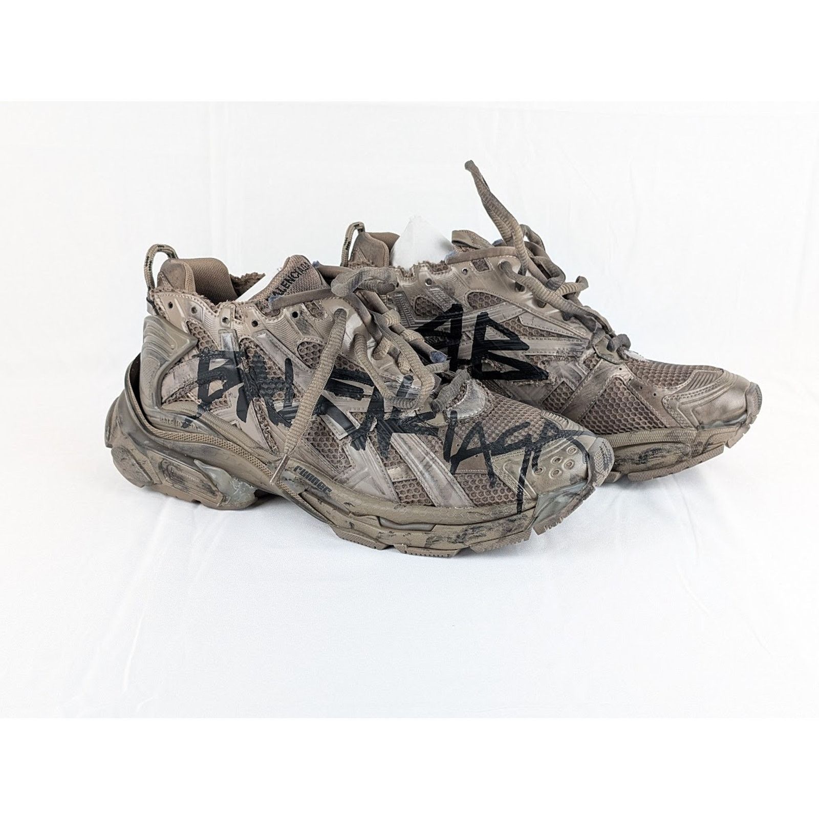 Balenciaga o1rshd1 Monocolor Graffiti Runner in Dark Taupe/Black Size US 7 / EU 40 - 6 Thumbnail
