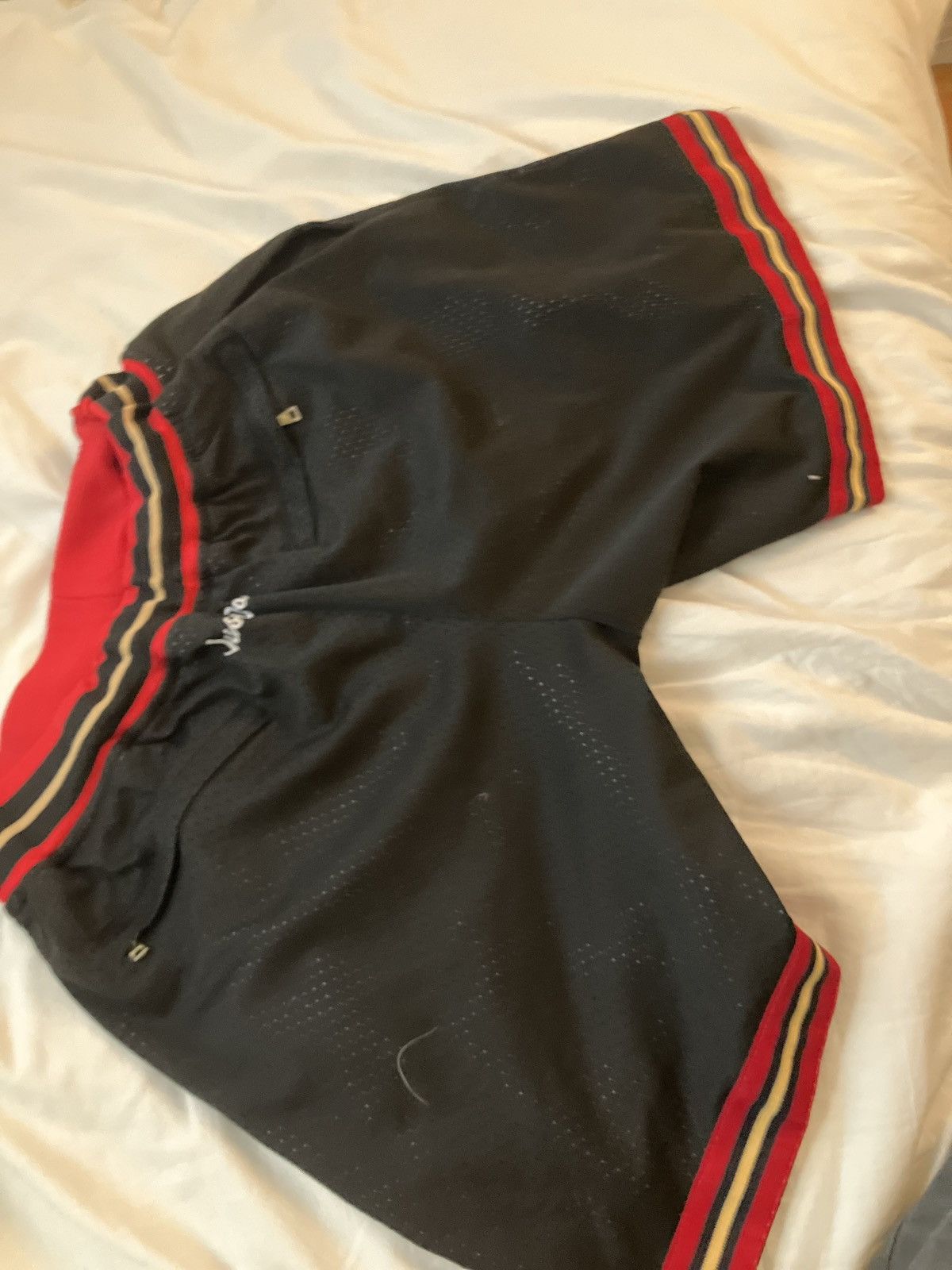 Vintage Vintage 76ers Basketball Shorts Size US 30 / EU 46 - 1 Thumbnail