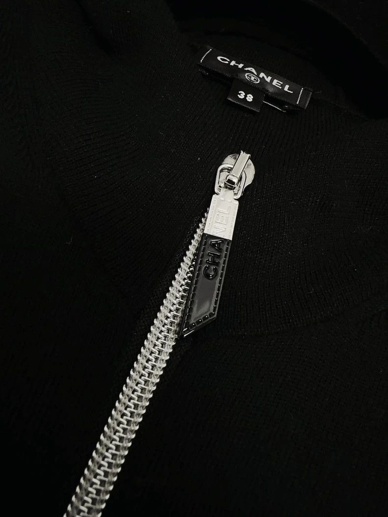 Chanel Chanel 25C Early Spring Show Black Hooded brooch Zipper Dr Size XS / US 0-2 / IT 36-38 - 6 Thumbnail