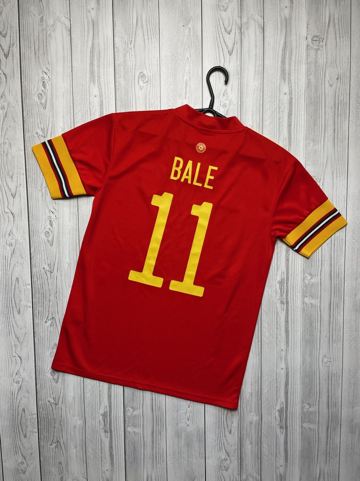Adidas × Vintage Vintage adidas Wales 11 Bale soccer jersey size S Size US S / EU 44-46 / 1 - 1 Thumbnail