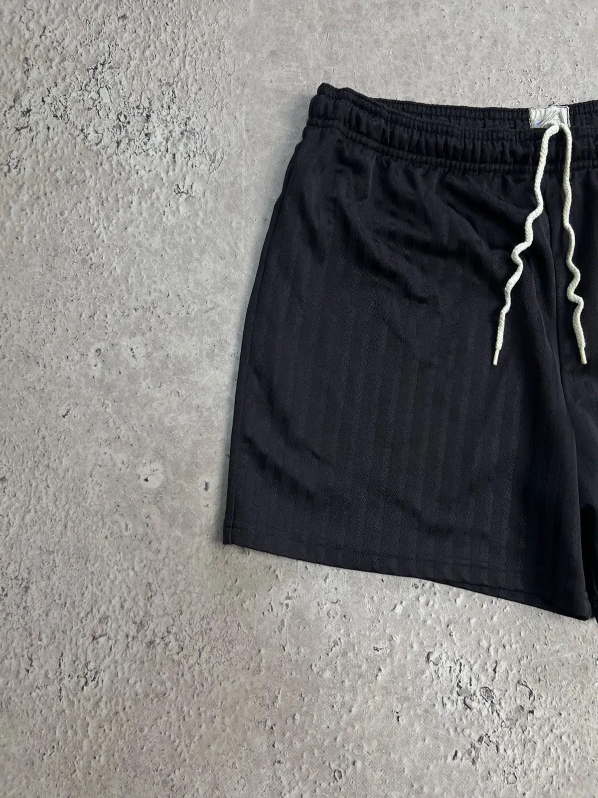 Umbro × Vintage Vintage Y2K 90s Umbro soccer shorts football black Umbro Size US 32 / EU 48 - 2 Thumbnail