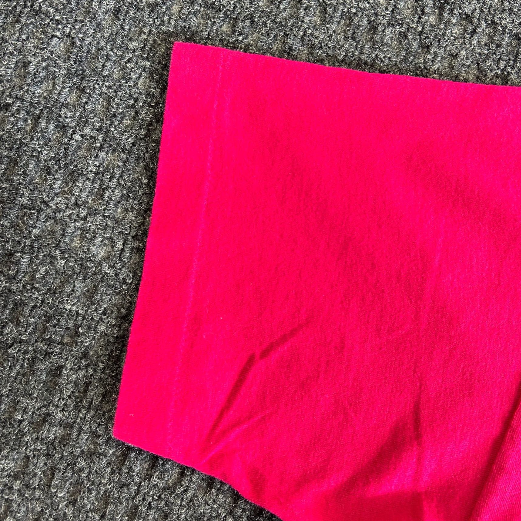 Fruit Of The Loom VINTAGE Fruit of the Loom T-Shirt Dinosaurs 80s 90s Pink Stitch Short Sleeve Crew Neck L Adults Unisex 50/50 Cotton/Poly Made USA Regular Size US L / EU 52-54 / 3 - 4 Thumbnail