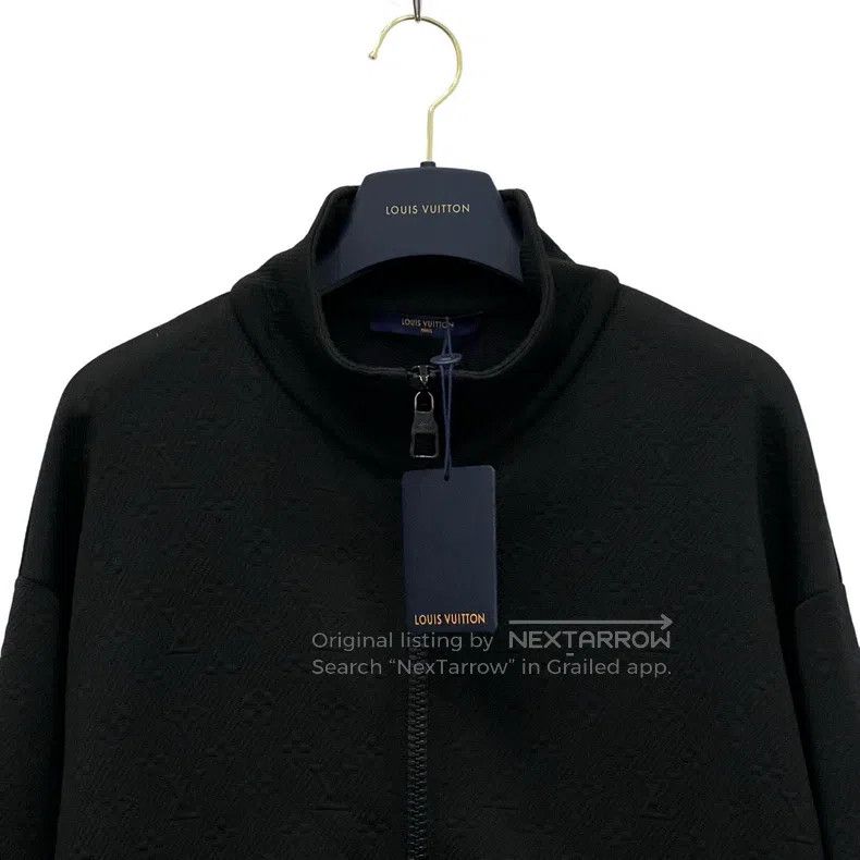 Louis Vuitton Louis Vuitton Embossed dark pattern full logo jacket Size US L / EU 52-54 / 3 - 3 Thumbnail