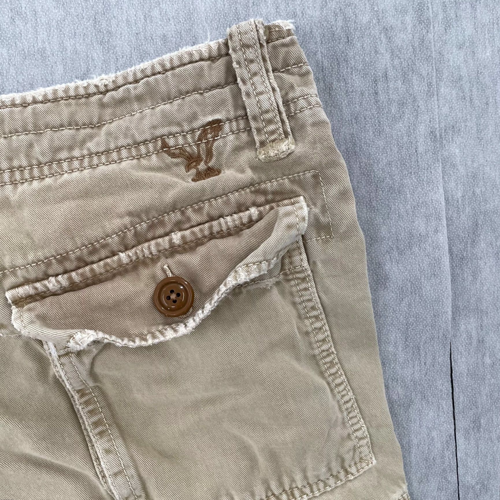 American Eagle Outfitters VINTAGE American Eagle Cargo Shorts Mens 33 Tan Cotton Utility Pockets 2000s Casual Size US 33 - 6 Thumbnail