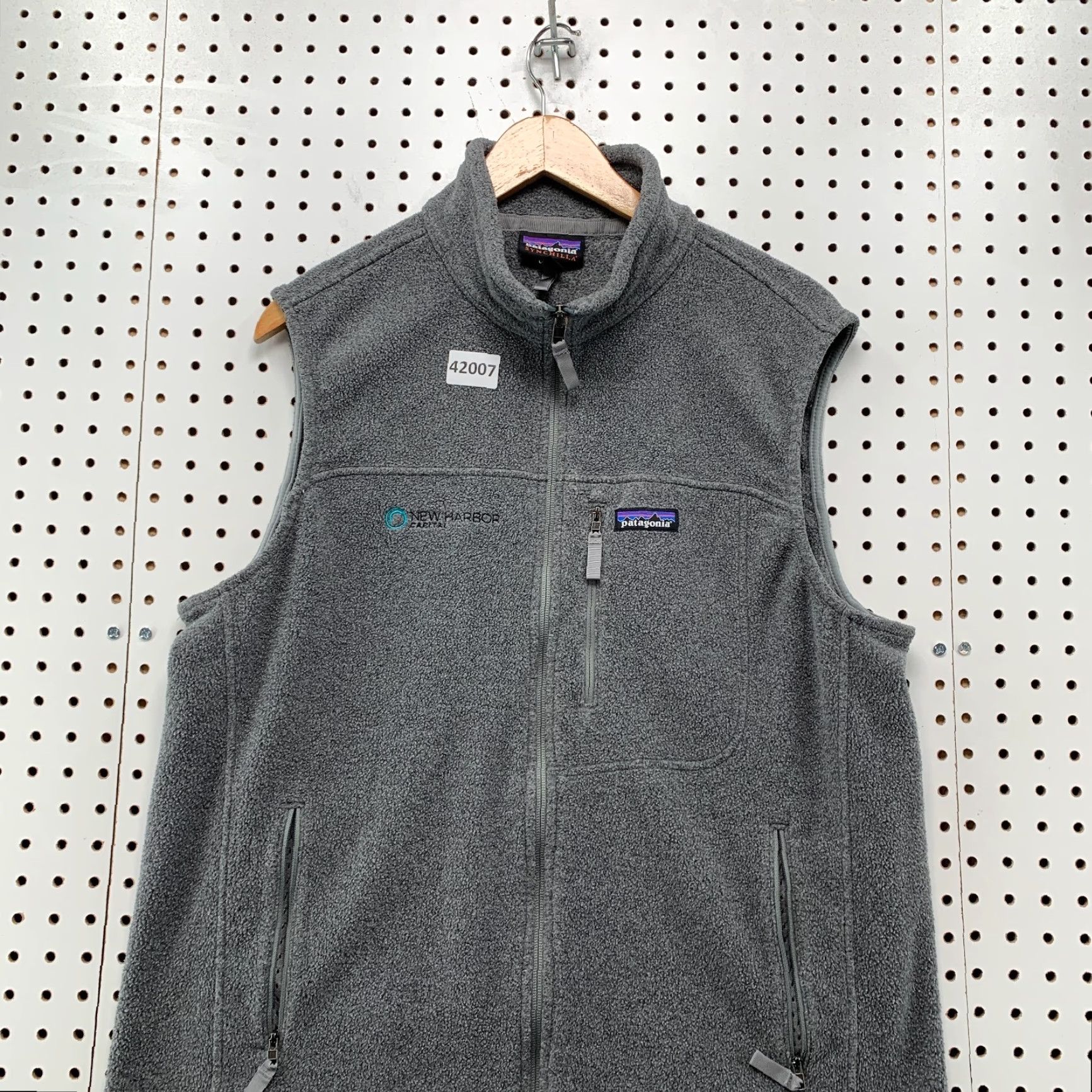 Patagonia Patagonia Synchila Fleece Vest Jacket Mens Large Gray Sleeveless 21x27.5 Size US L / EU 52-54 / 3 - 4 Thumbnail