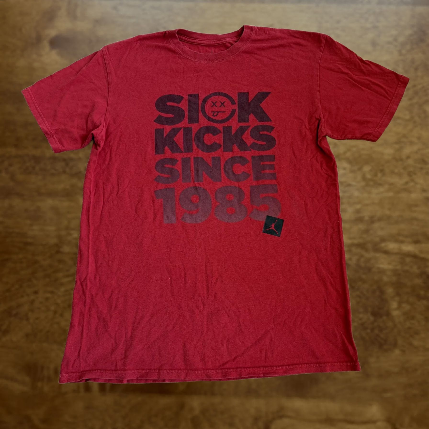 Jordan Brand Jordan Sick Kicks Since 1985 Shirt Mens Large Red Sneaker Graphic Tee T-Shirt Size US L / EU 52-54 / 3 - 1 Thumbnail