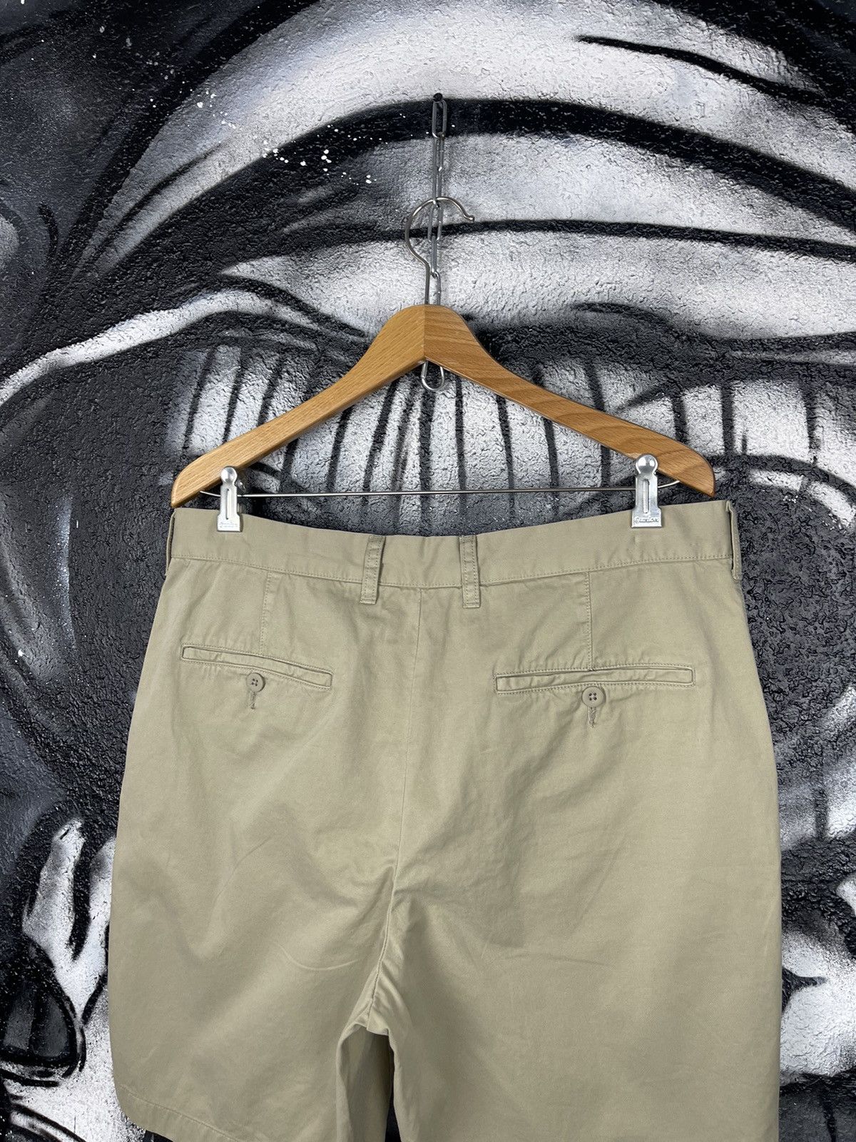 Uniqlo Uniqlo Beige Cotton Chino Shorts Men’s Size Large Size US 34 / EU 50 - 9 Thumbnail