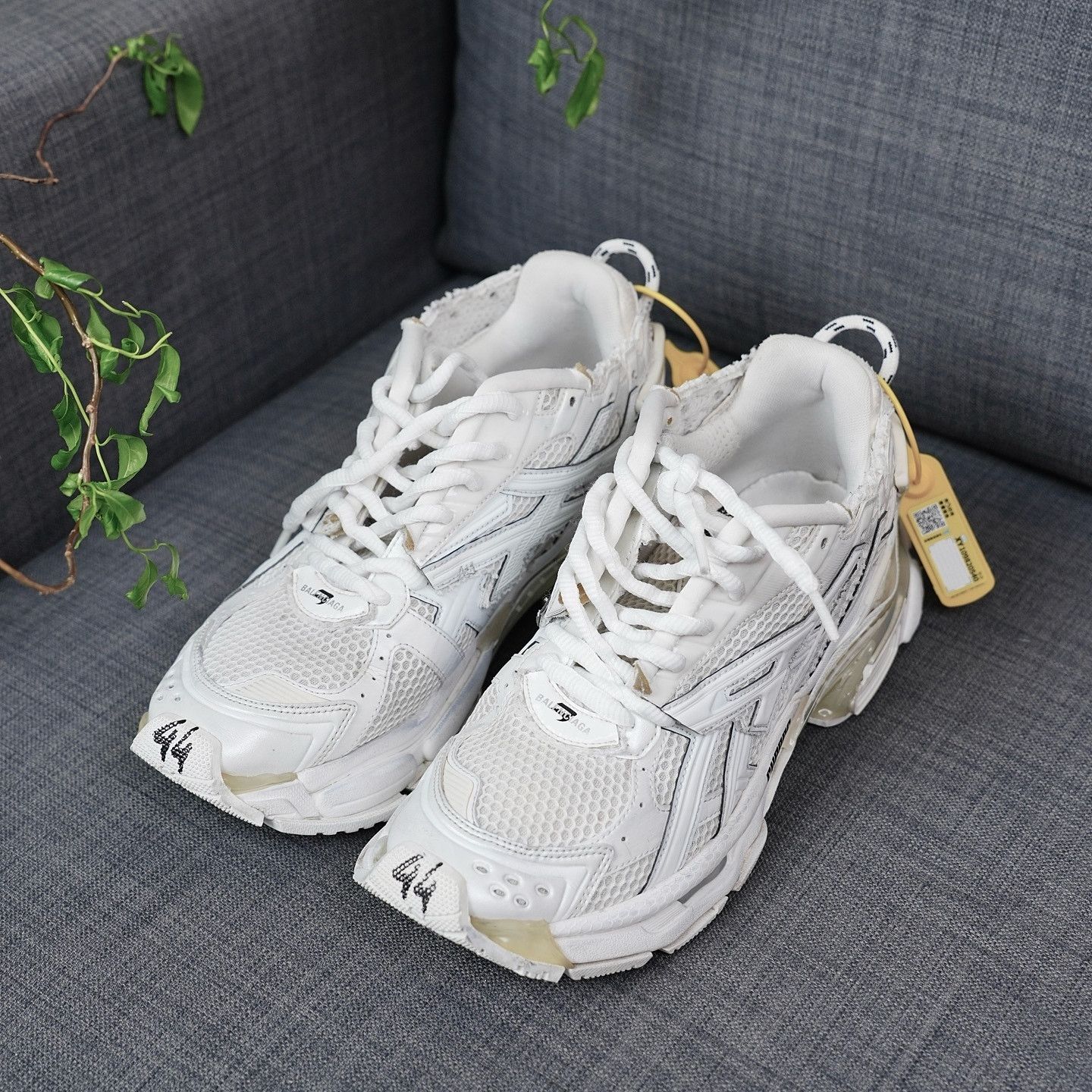 Balenciaga Cream Lace-Up Chunky Track Sneakers Balenciaga White Rubber Track Trainers Size 39 EU main image 2