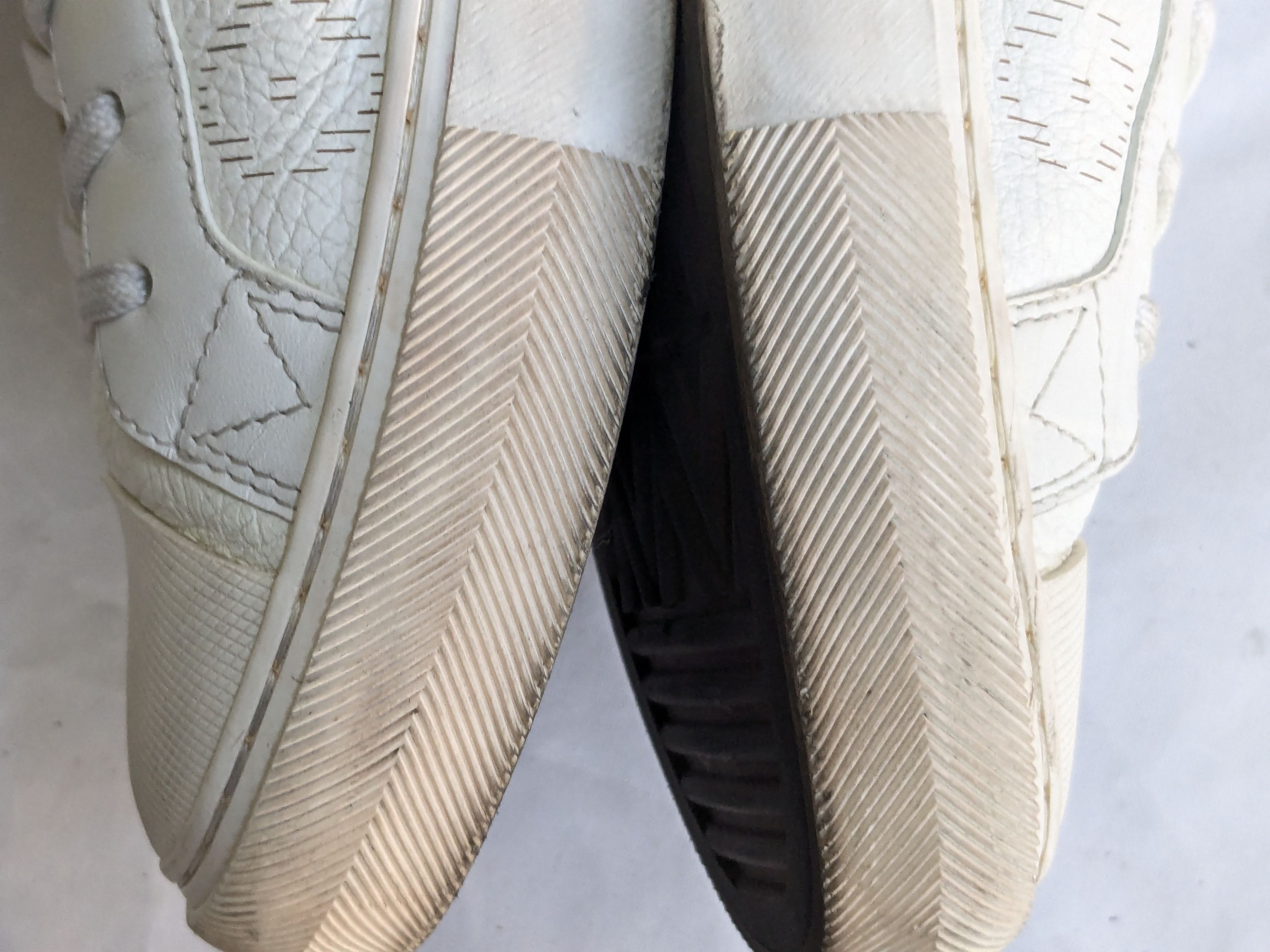 Louis Vuitton Louis Vuitton Sneakers White 10 Monogram Logo High Tops Size US 10 / EU 43 - 14 Thumbnail
