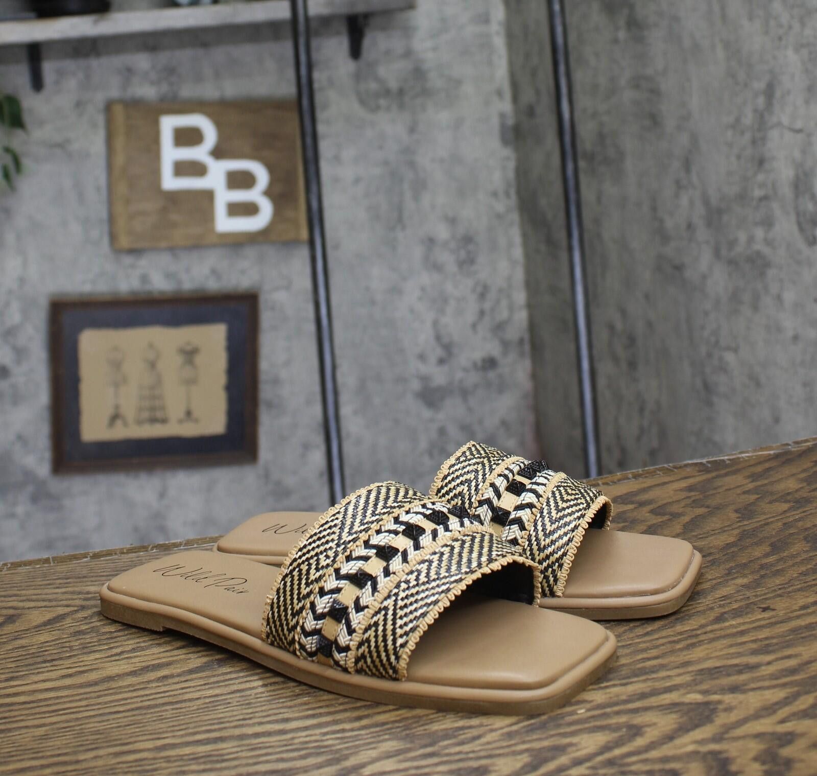 Other Nwt Wild Pair Flat Sandals Embellished Black / Natural 8m Size US 8 / IT 38 - 1 Thumbnail