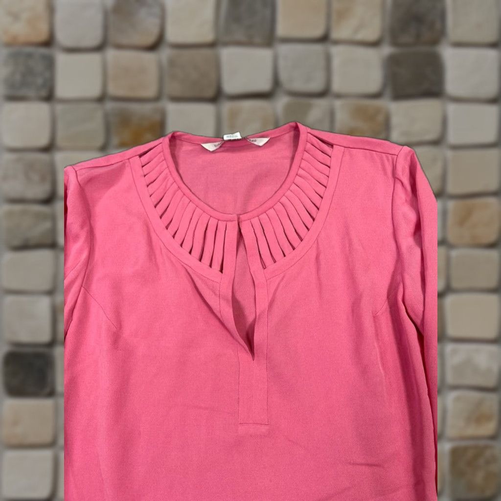 Diane von Furstenberg Diane von Furstenberg Shirt Womens 2 Blouse Pink Silk Crew Neck Long Sleeve Button Polyester - (adjusted to use allowed words) Size XS / US 0-2 / IT 36-38 - 1 Thumbnail