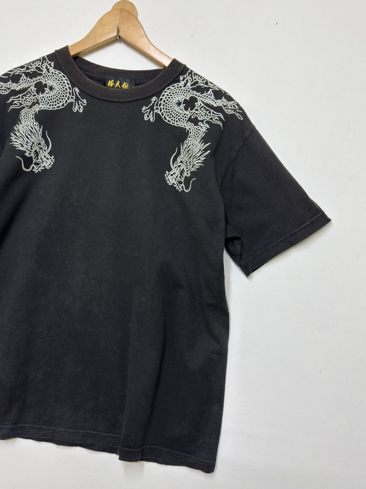 Japanese Brand Vintage Sukajan Dragon Print Faded Black T-Shirt Size M Size US M / EU 48-50 / 2 - 4 Thumbnail