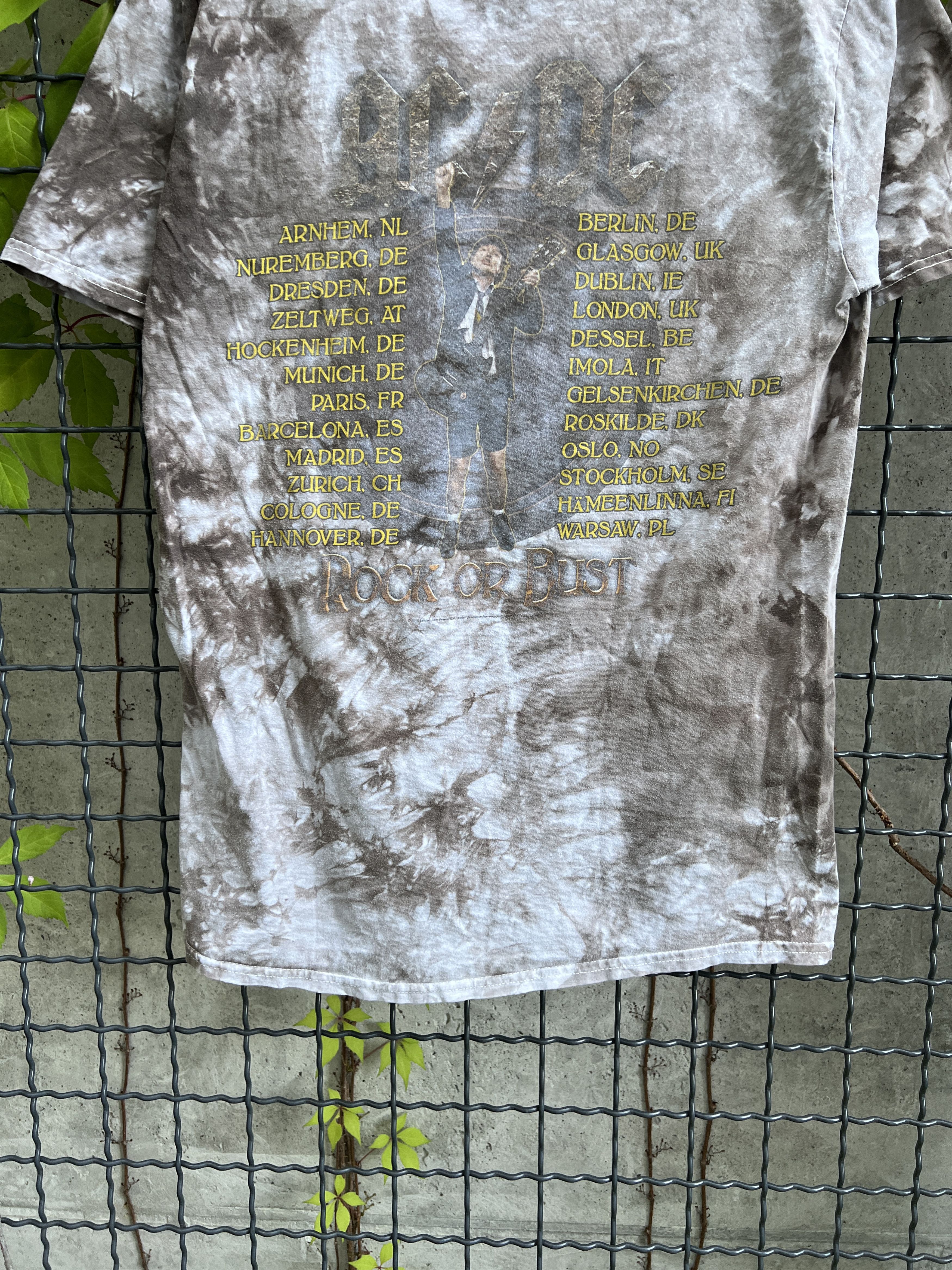 Band Tees Vintage 2015 AC/DC Rock Band Tour Tie Dye T-shirt Size US M / EU 48-50 / 2 - 14 Thumbnail