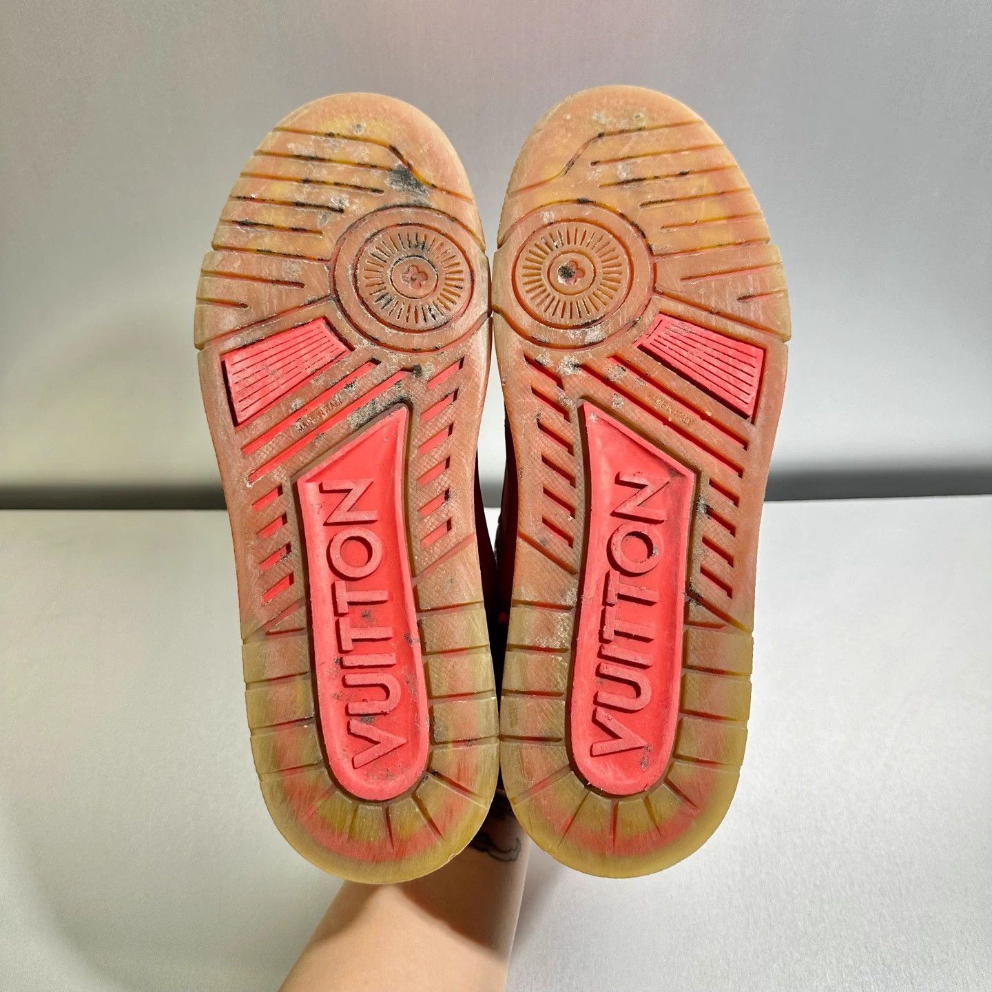 Louis Vuitton LV Trainer Red Lobster Sneakers 8.5/42.5 Size US 8.5 / EU 41-42 - 7 Thumbnail