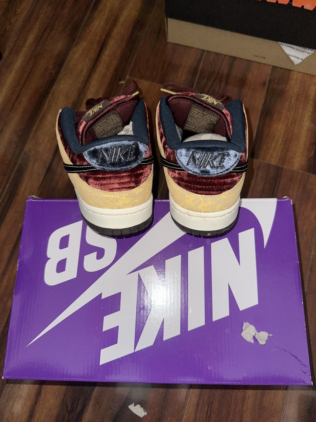 Nike SB Nike SB Dunk Low Size US 8.5 / EU 41-42 - 4 Thumbnail