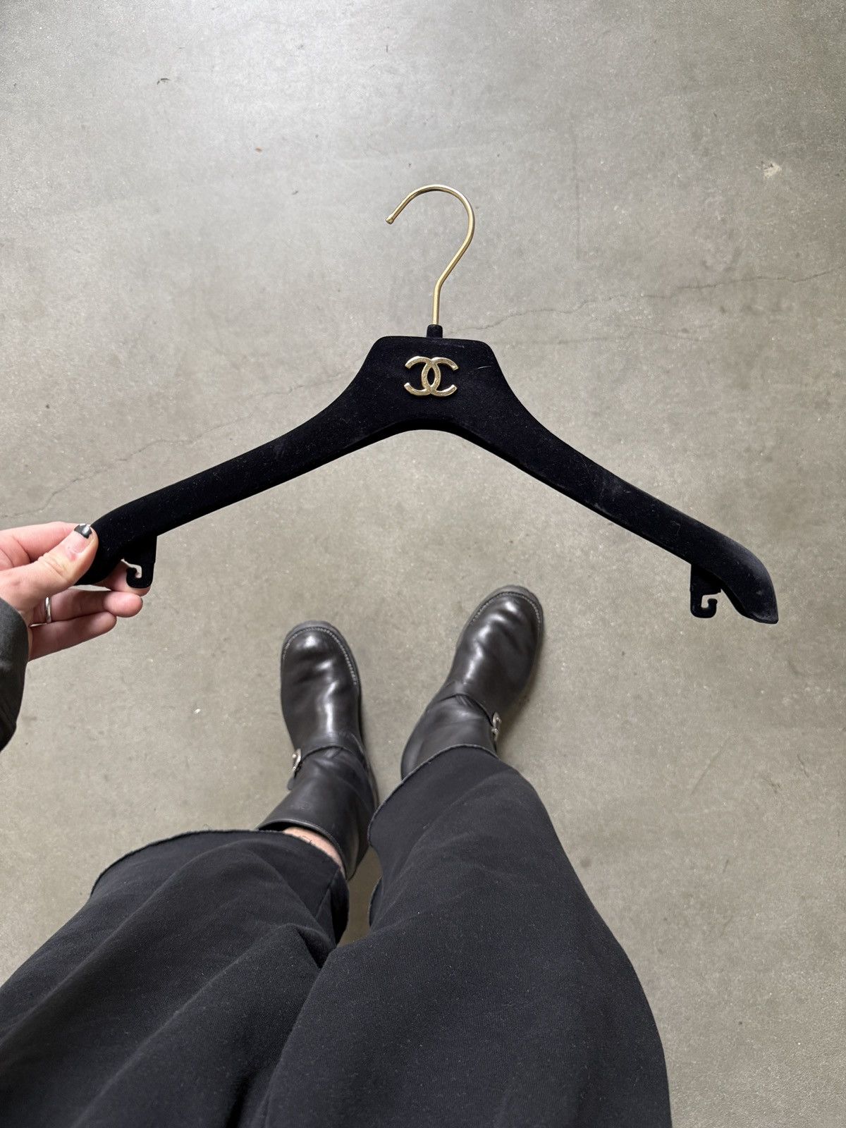 Chanel STEAL! 2010s Chanel CC Logo Hanger Size ONE SIZE - 1 Thumbnail