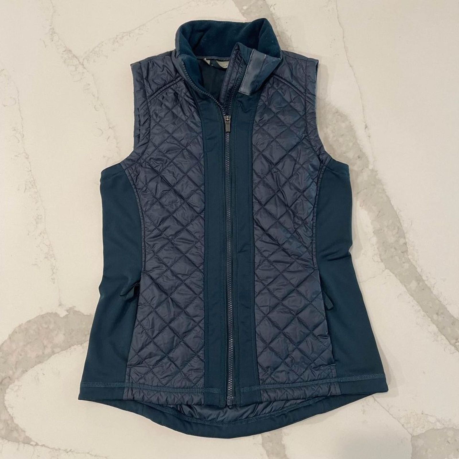 Athleta Athleta Rock Springs Quilted Vest Green Womens Medium Petite Size M / US 6-8 / IT 42-44 - 1 Thumbnail