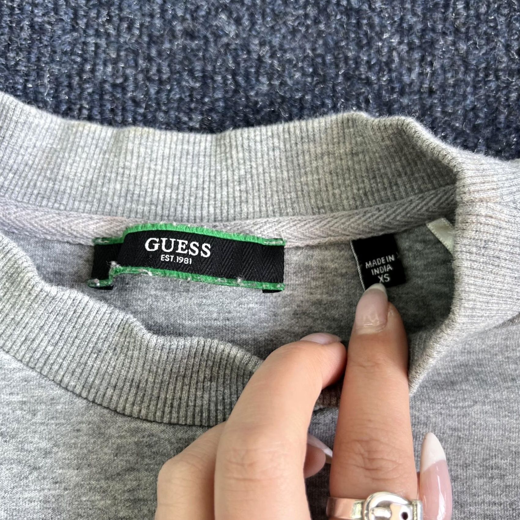 Guess GUESS Sweatshirt Womens XS Gray Cropped Logo Tape Crewneck Fleece Pullover Size XS / US 0-2 / IT 36-38 - 4 Thumbnail