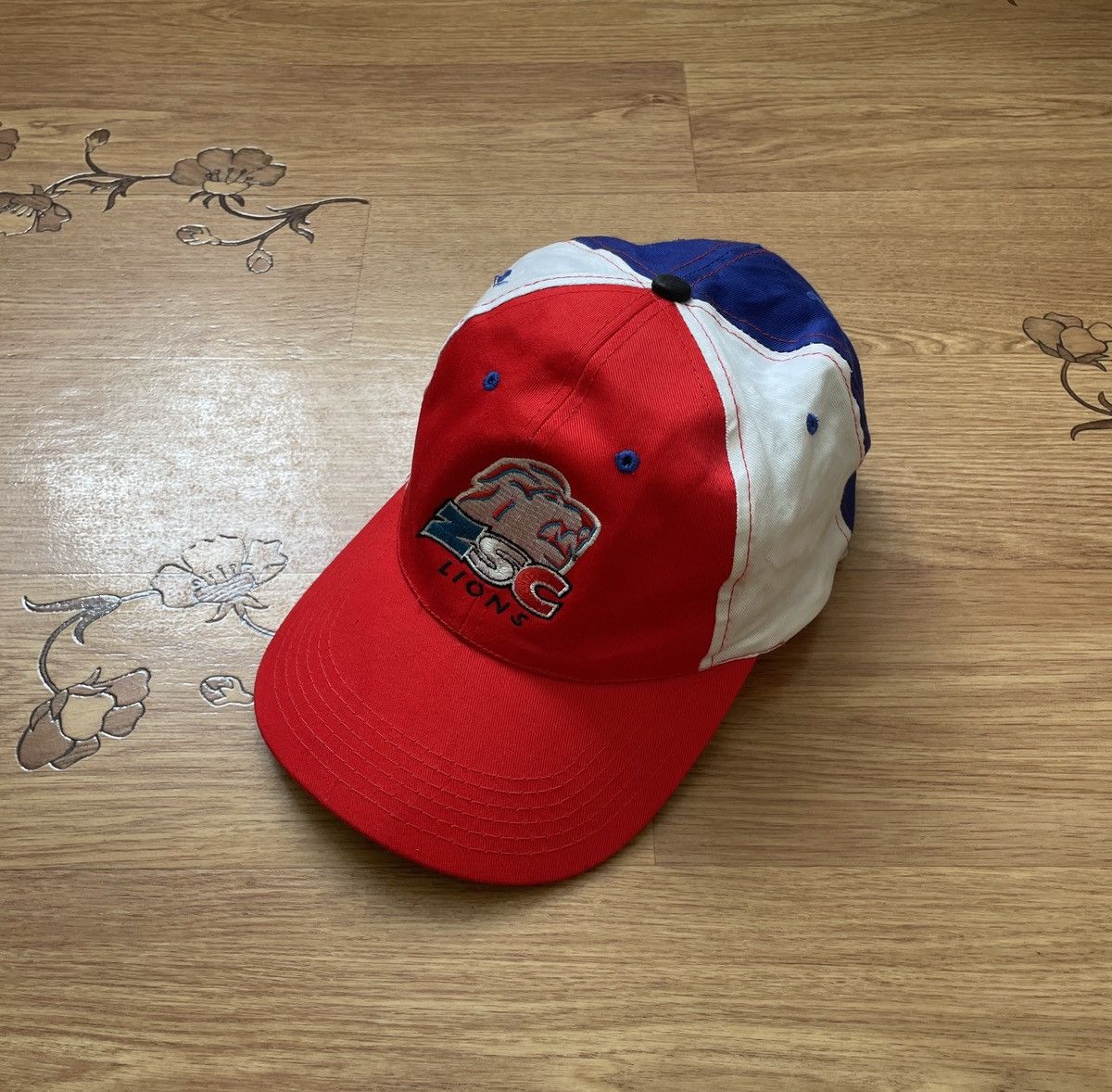 Vintage Vintage ZSC Lions Swiss Ice Hockey Cap, Zurich Switzerland Size ONE SIZE - 1 Thumbnail