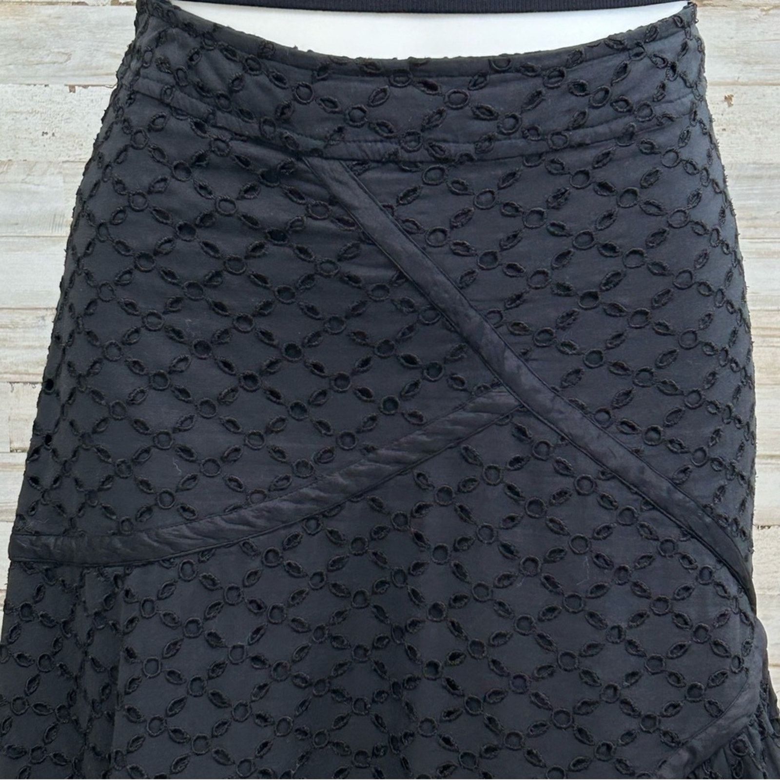 Max Mara Maxmara Weekend Eyelet Ruffle Asymmetric Skirt Size M Black Size 30" / US 8 / IT 44 - 2 Thumbnail