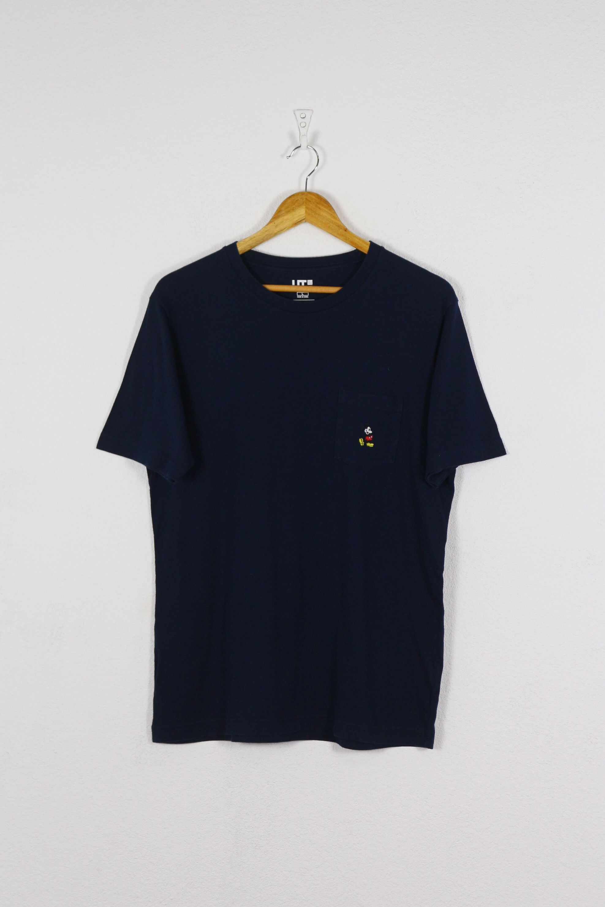 Disney × Uniqlo Uniqlo x Disney Mickey Mouse Pocket Logo Tee T-shirt NZ Size US L / EU 52-54 / 3 - 1 Thumbnail