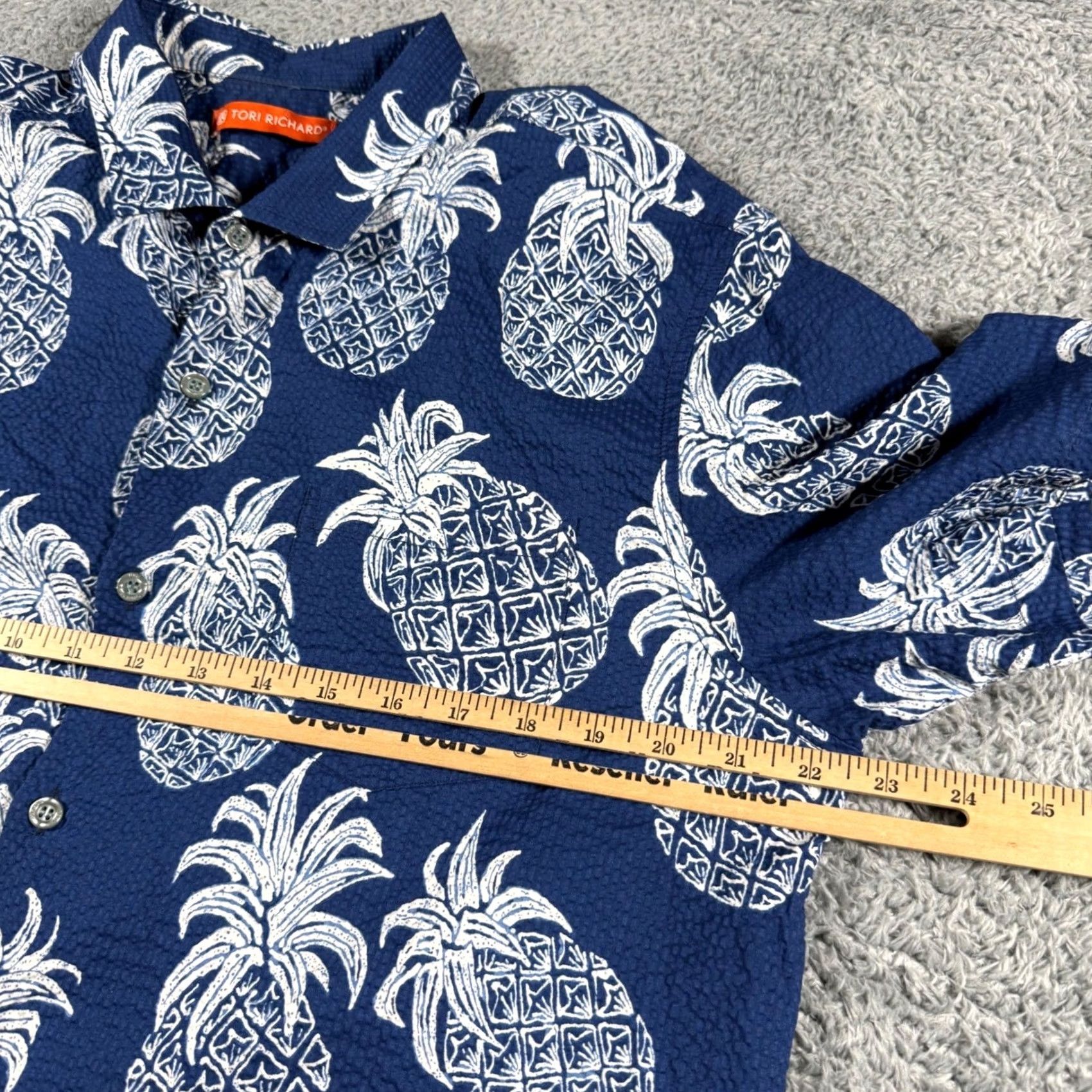 Tori Richard Tori Richard Button-Up Shirt Mens Large Blue Pineapple Puckered Hawaii Seersucker Casual Travel Summer 90s? Size US L / EU 52-54 / 3 - 6 Thumbnail