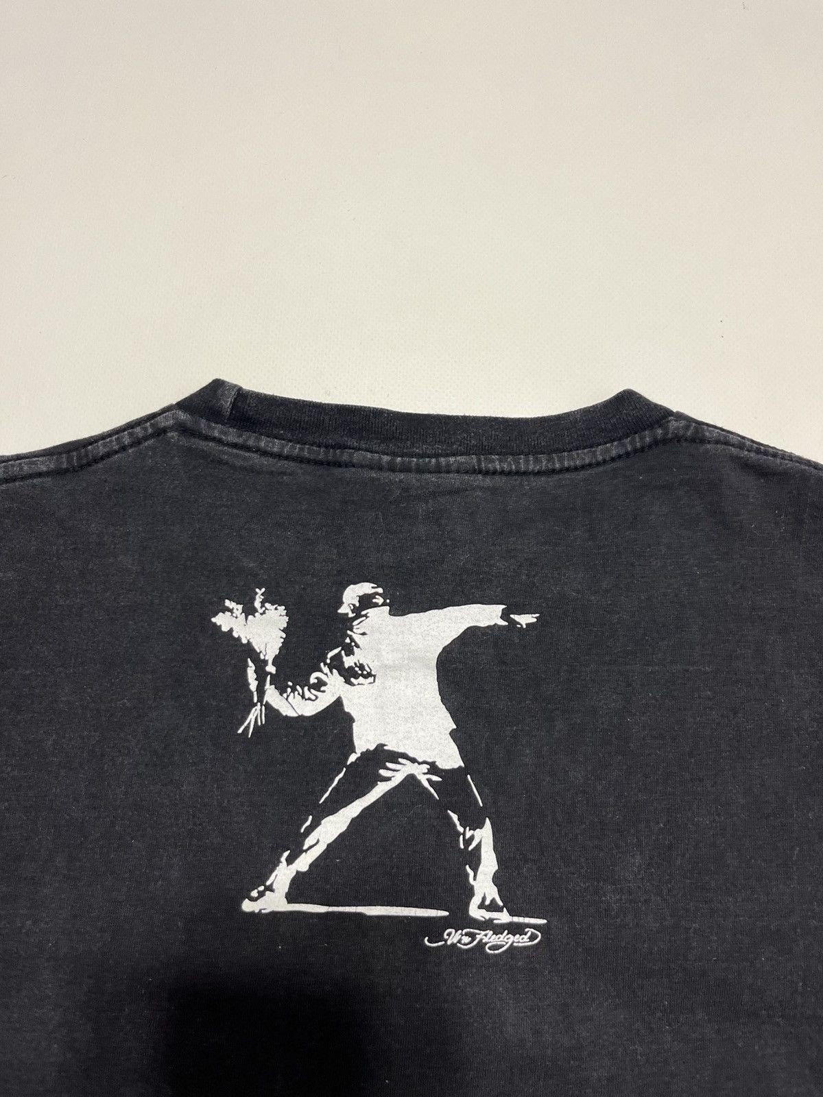 Vintage Vintage Unfledged Banksy Flower Thrower perfectly washed tee Size US M / EU 48-50 / 2 - 5 Thumbnail