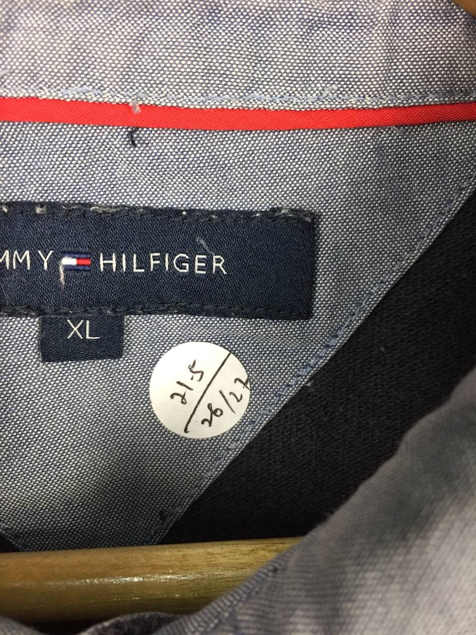 Tommy Hilfiger Vtg Tommy Hilfiger Crest Logo Contrast Collar Polo Shirt Size US L / EU 52-54 / 3 - 11 Thumbnail