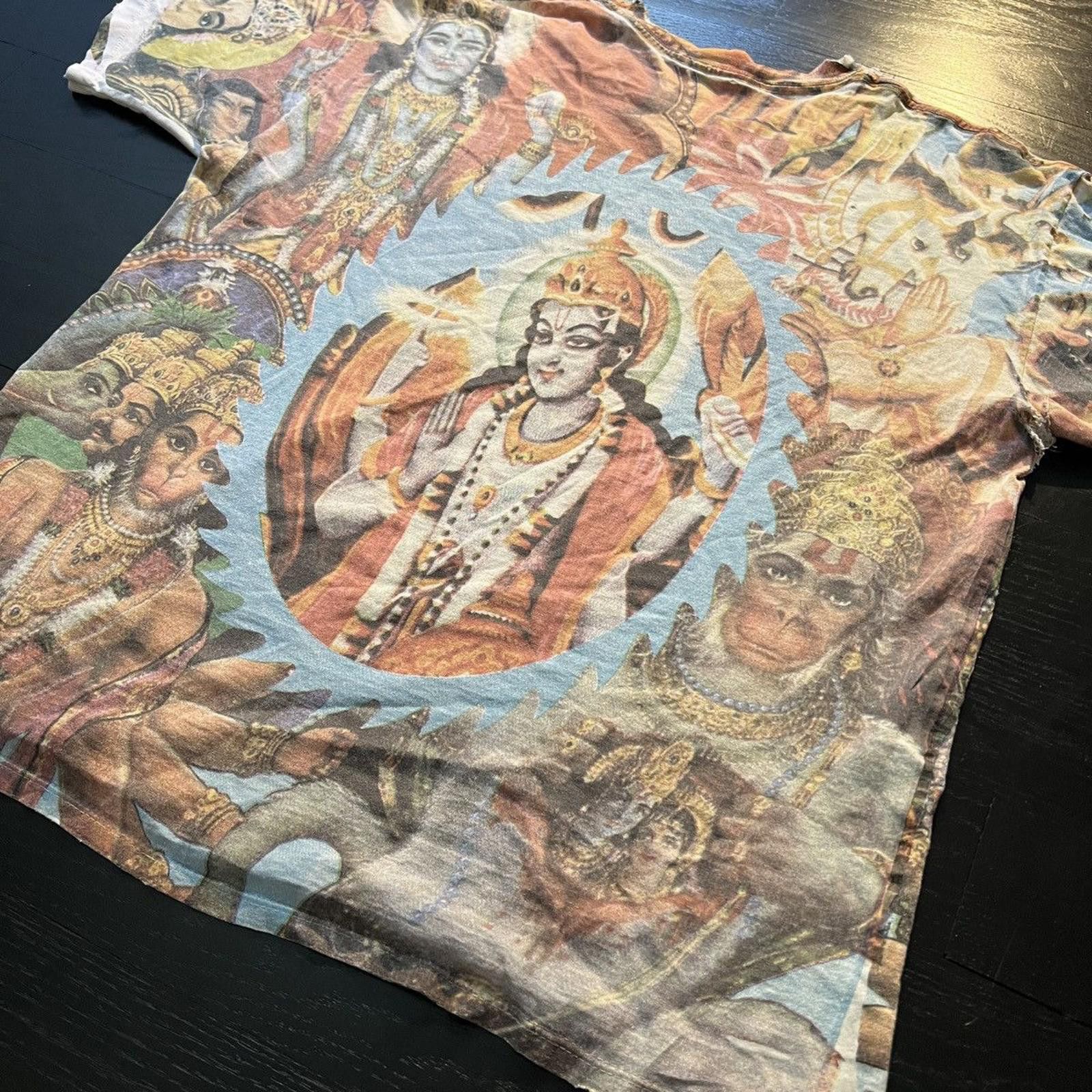 Vintage Vintage Hindu Gods All Over Print Tee Shirt Size US L / EU 52-54 / 3 - 7 Thumbnail