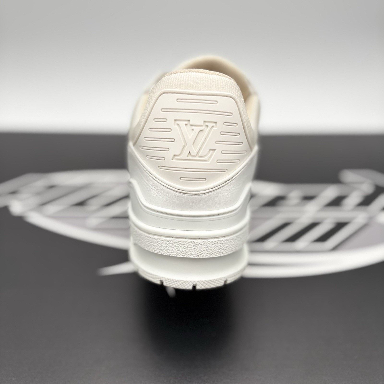 Louis Vuitton Louis Vuitton Trainer ' White ' | EXCELLENT CONDITION! Size US 8.5 / EU 41-42 - 14 Thumbnail