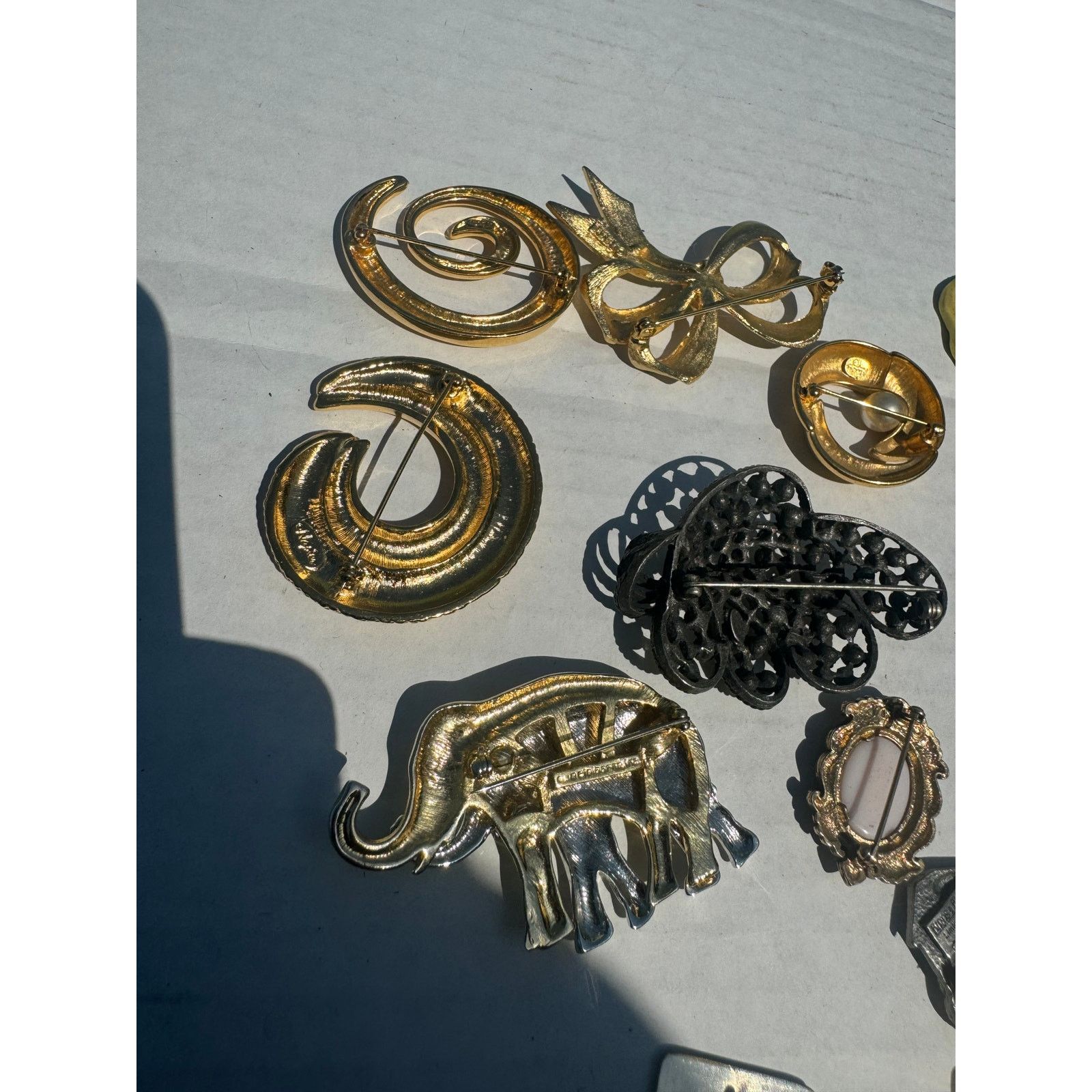 Vintage 22 Signed Brooch Pins- Vintage Size ONE SIZE - 5 Thumbnail