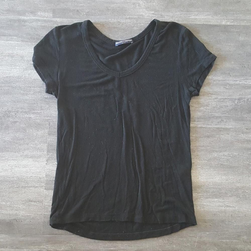 Designer Black Basic Melville Short Sleeve Vneck Size ONE SIZE - 1 Thumbnail