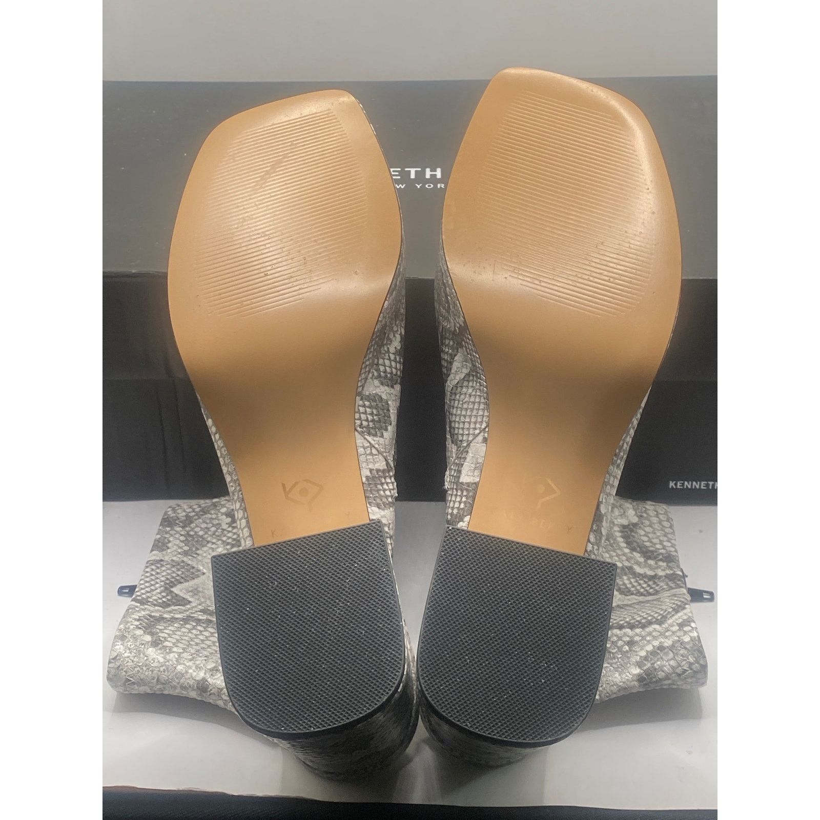 Katie Eary KATY PERRY The Surprise Shootie Size 9.5M Size US 9.5 / IT 39.5 - 6 Thumbnail