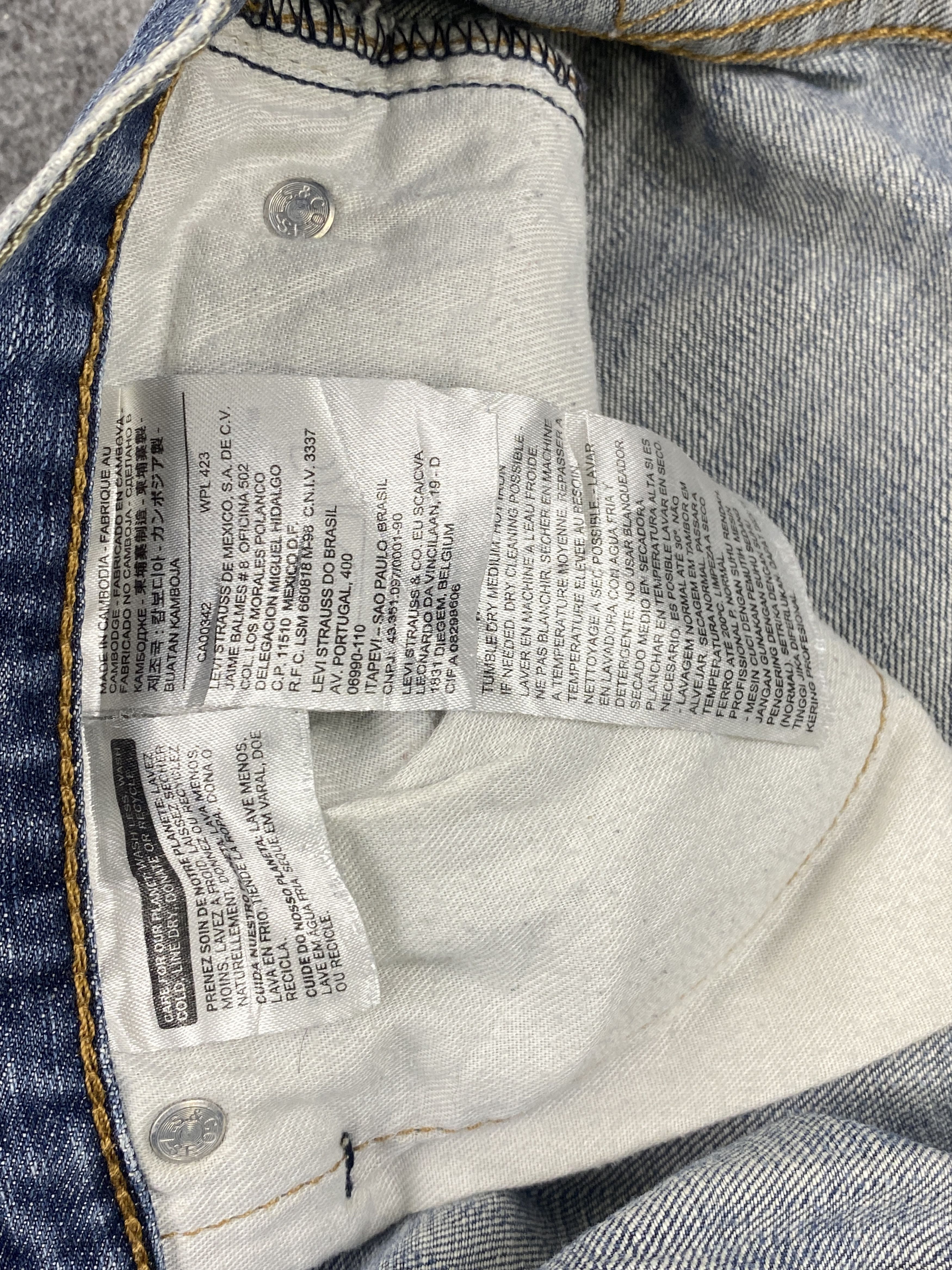 Levi's × Vintage Distressed Vintage Levi's 527 Faded Blue Bootcut Jeans Size US 35 - 13 Thumbnail