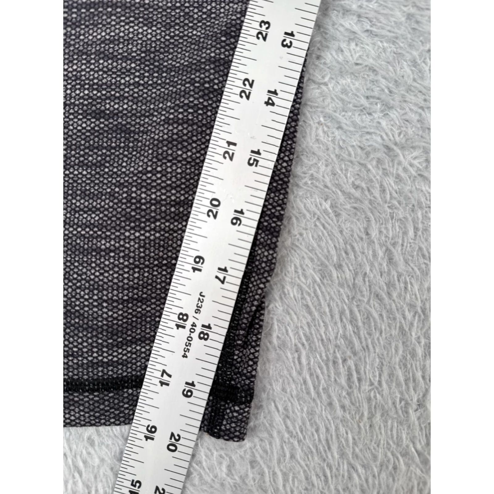 Lululemon Lululemon Pants Women 6 Gray Wunder Under Crop III Full-On Luxtreme 21" Cropped Yoga Athletic Straight Inseam 21 in Size 28" / US 6 / IT 42 - 6 Thumbnail
