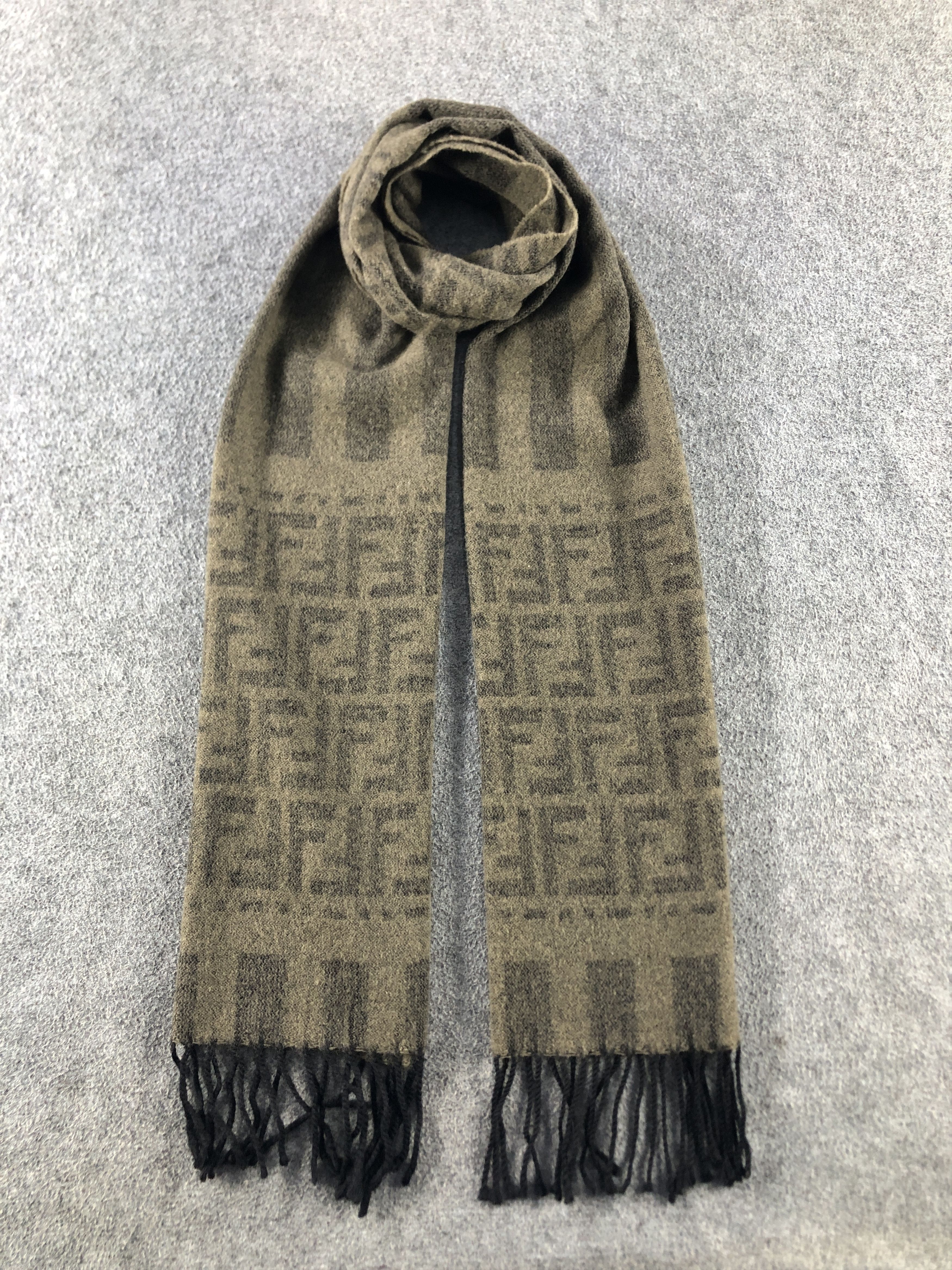 Fendi Fendi Wool Scarf / Muffler / Neckwear P865 Size ONE SIZE - 1 Thumbnail