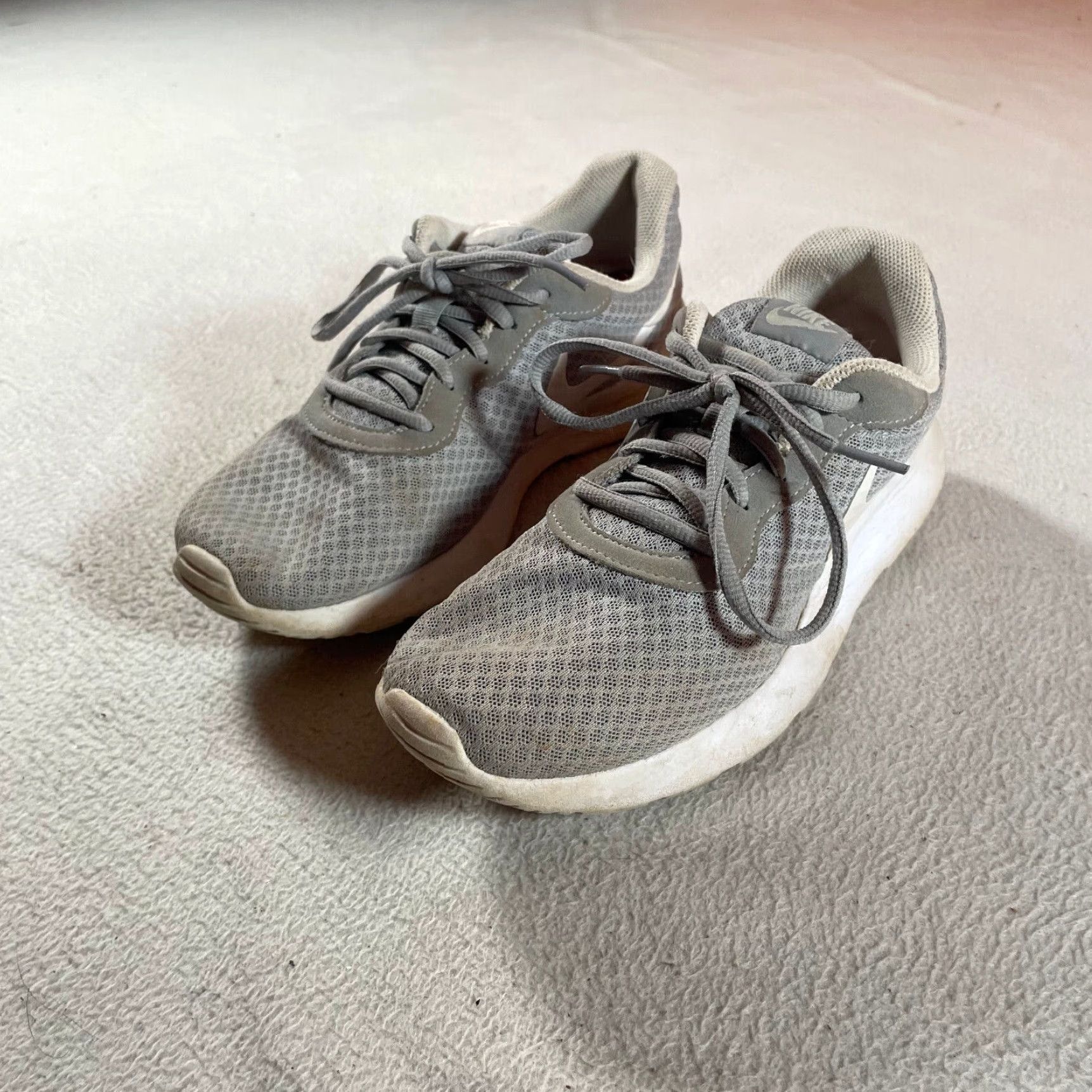 Nike Tanjun Women's Gray Running Shoes Size 10 in Grey