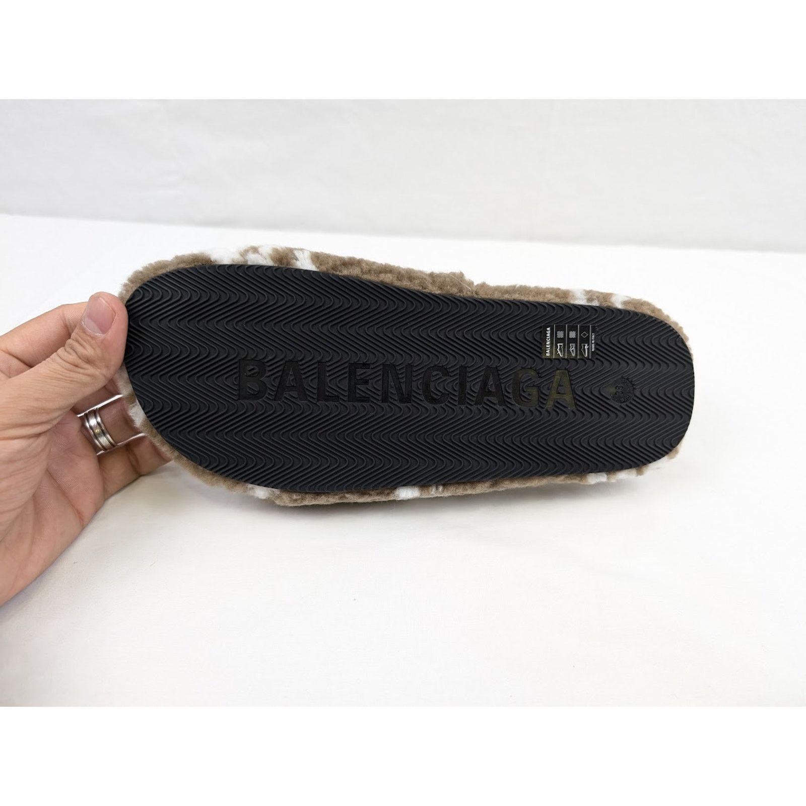 Balenciaga o1rshd1 All Over Logo Furry Slides in Dark Mink Grey/White Size US 11 / IT 41 - 12 Thumbnail
