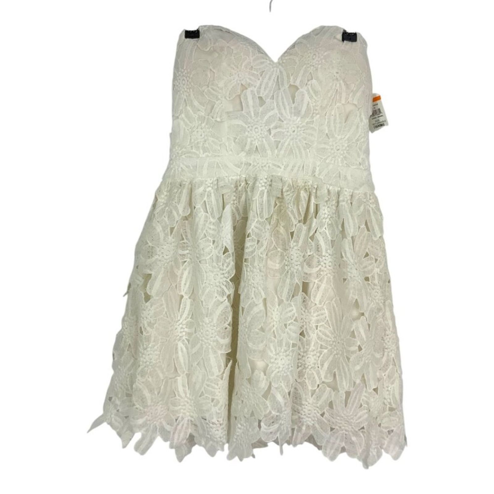 Other White Floral Applique Strapless Mini Dress Size Small NWOT Size S / US 4 / IT 40 - 2 Thumbnail