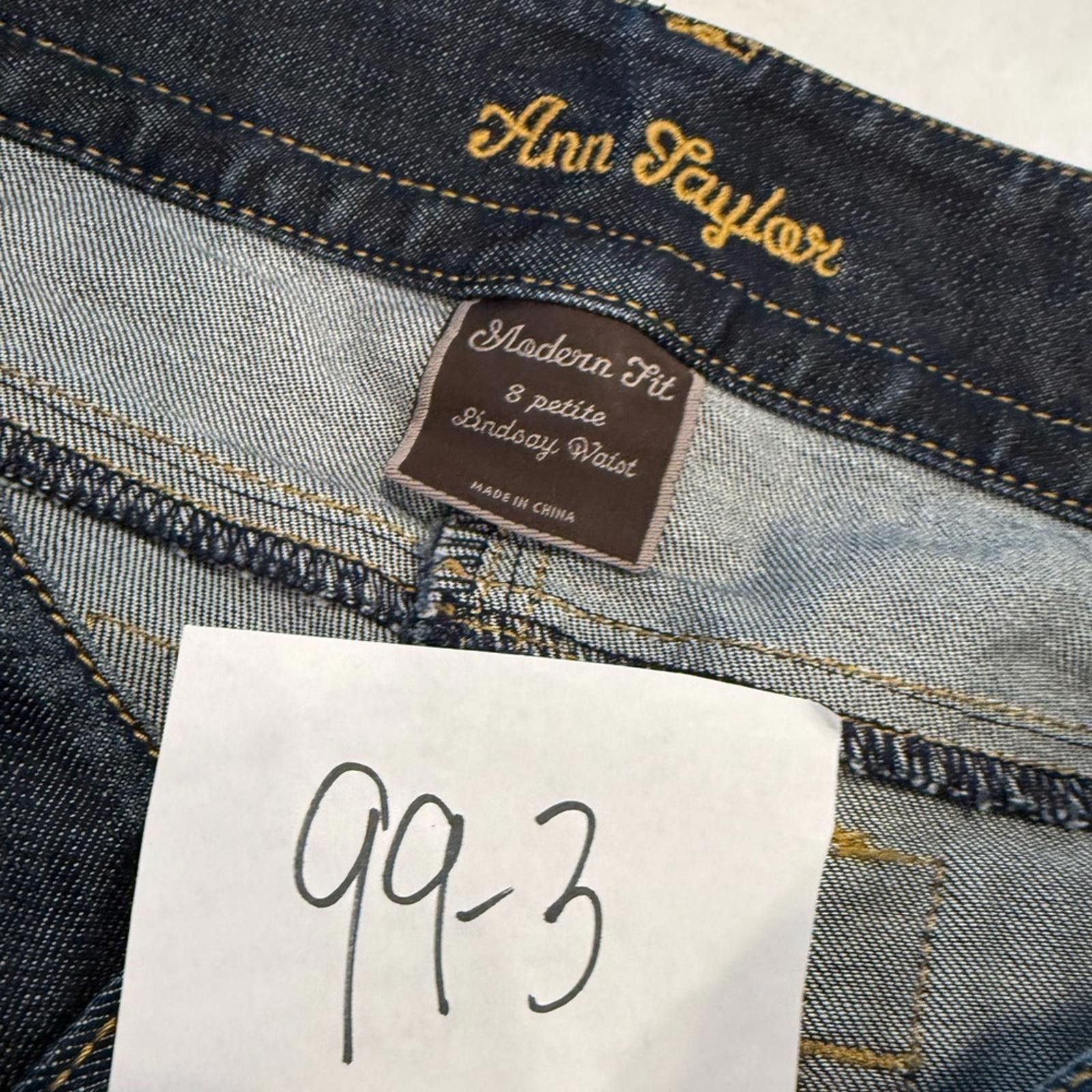 Ann Taylor Ann Taylor Modern Fit Lindsay Waist crop jeans button 8P Size 30" / US 8 / IT 44 - 10 Thumbnail