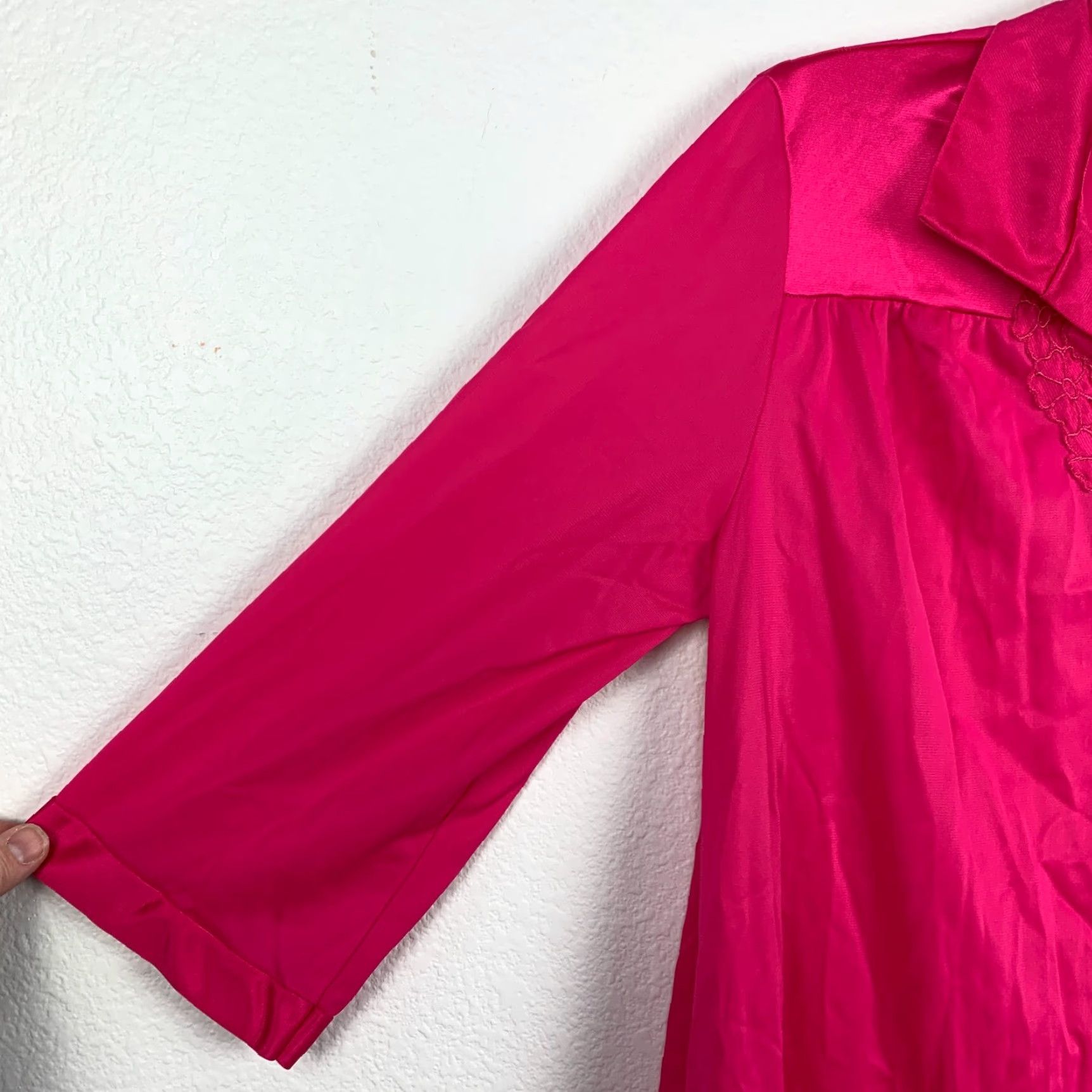 Vintage VINTAGE Vanity Fair Nightgown Robe Dark Pink Button Nylon Size S Pink 1970s Womens Size ONE SIZE - 3 Thumbnail