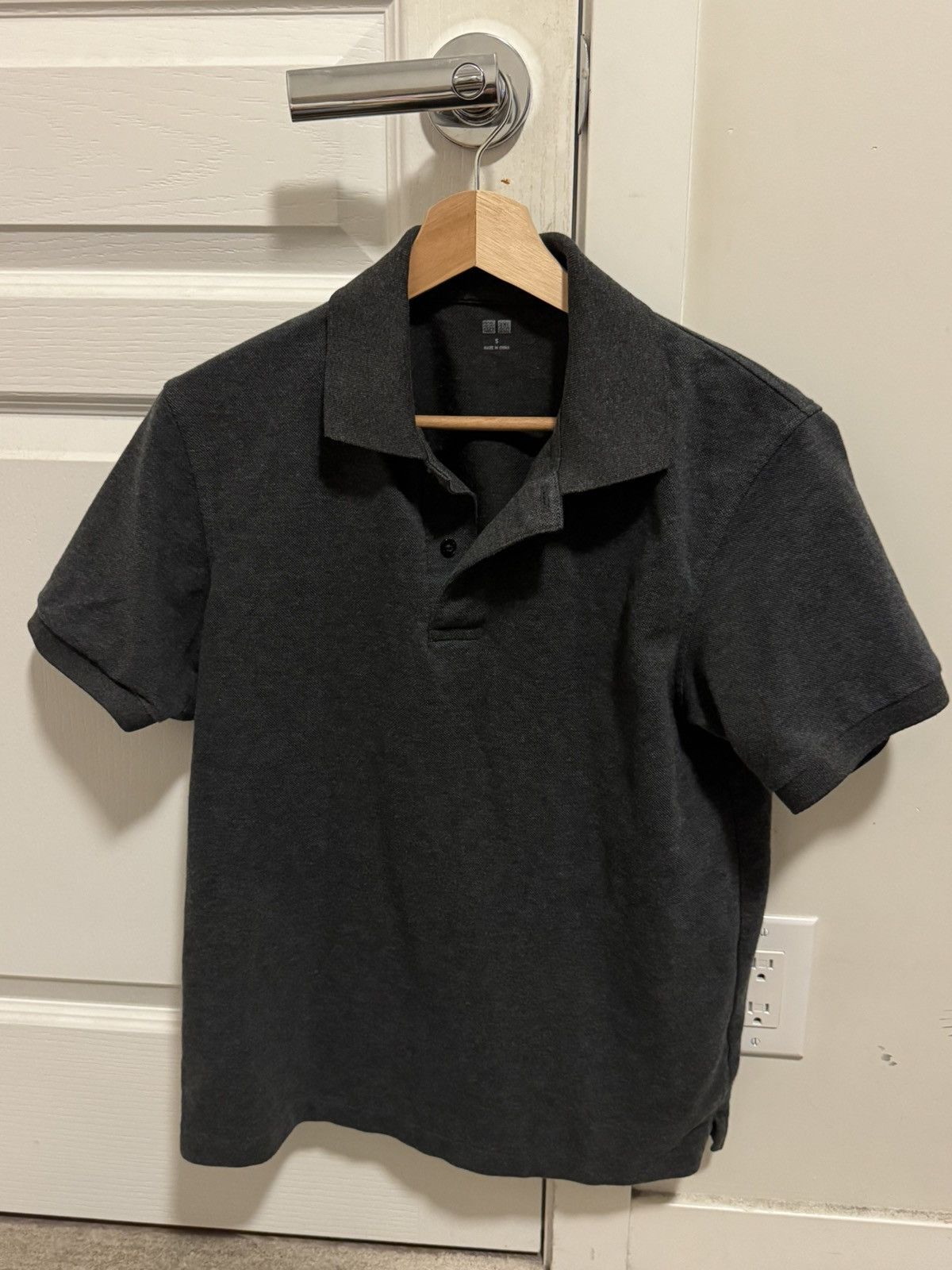 Uniqlo Uniqlo Dark Grey pique short sleeve polo shirt - Size S Size US S / EU 44-46 / 1 - 1 Thumbnail