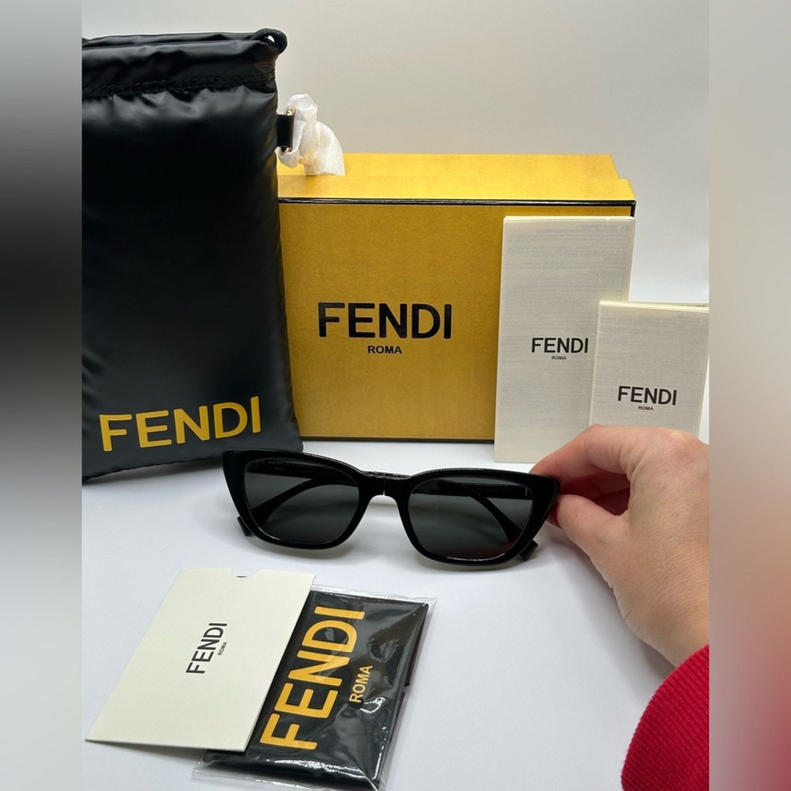 Fendi FENDI Sunglasses FE40089I 5301C Shiny Black/Smoke Mirror NEW Size ONE SIZE - 9 Thumbnail