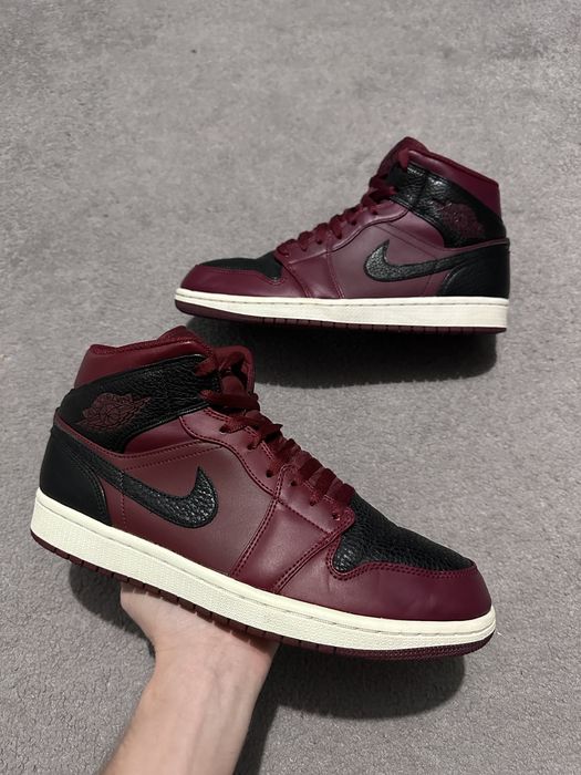 Jordan 1 outlet mid reverse banned